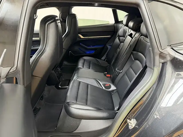 Porsche Taycan view 10