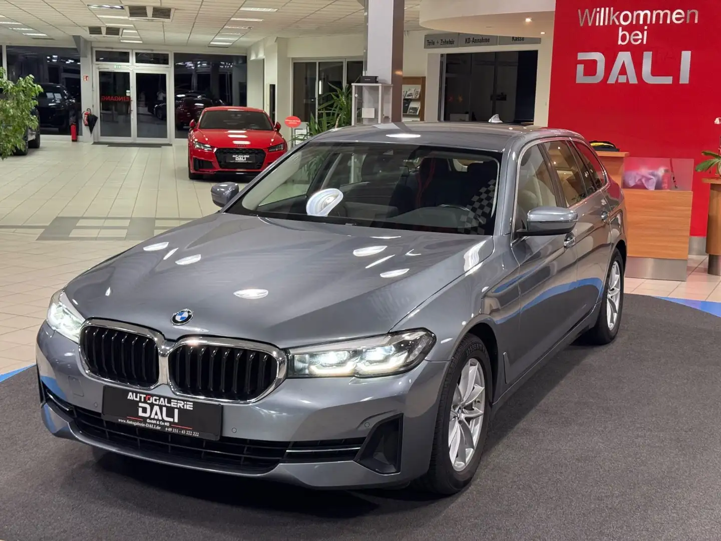 BMW 520 i Touring -PDC-LED-SHZ-CARPLAY-Live Cockpit Blau - 1