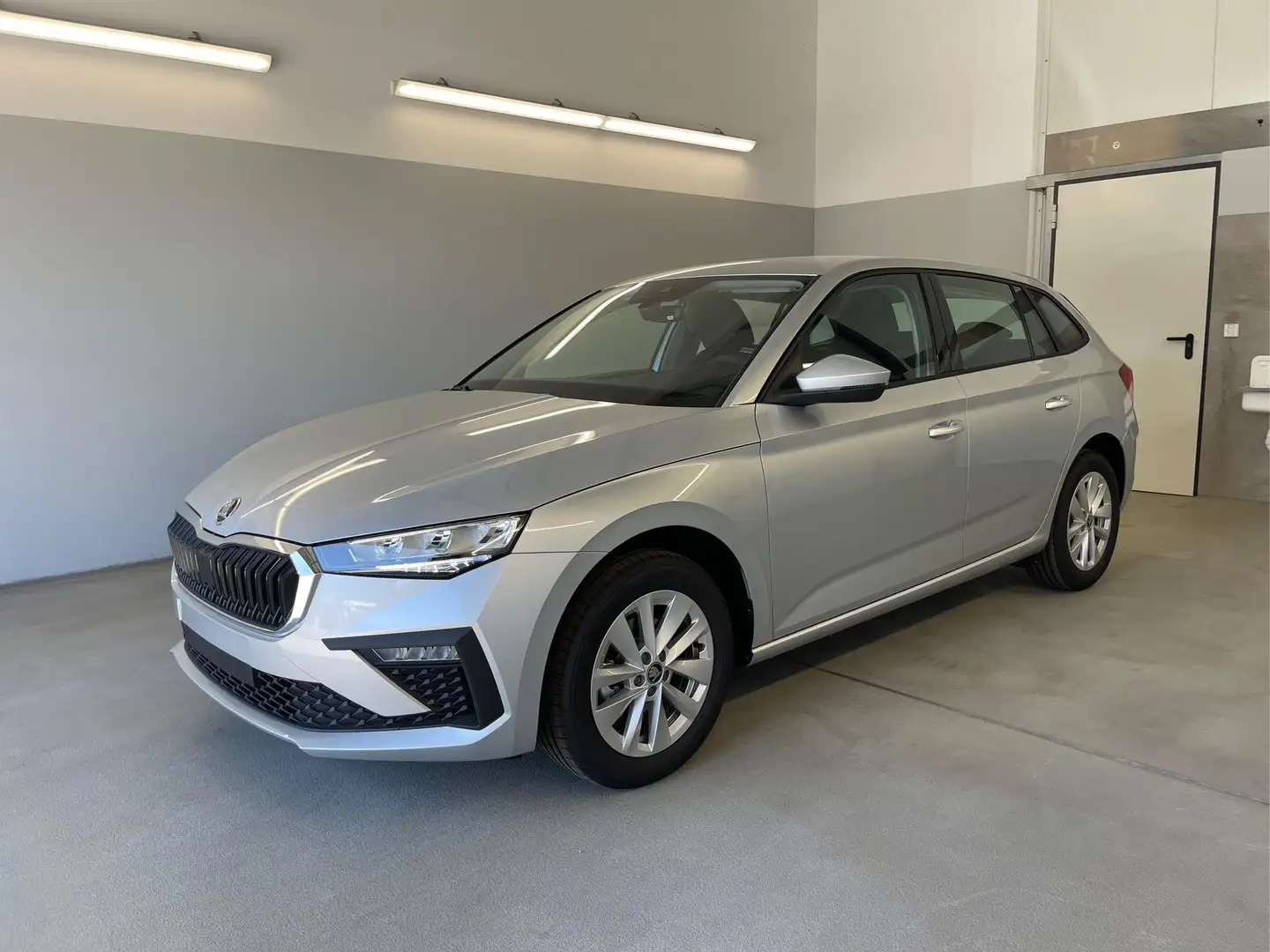 Skoda Scala Facelift 115PS AHK+App-Connect+Garantie 5 Jahre... Argento - 1