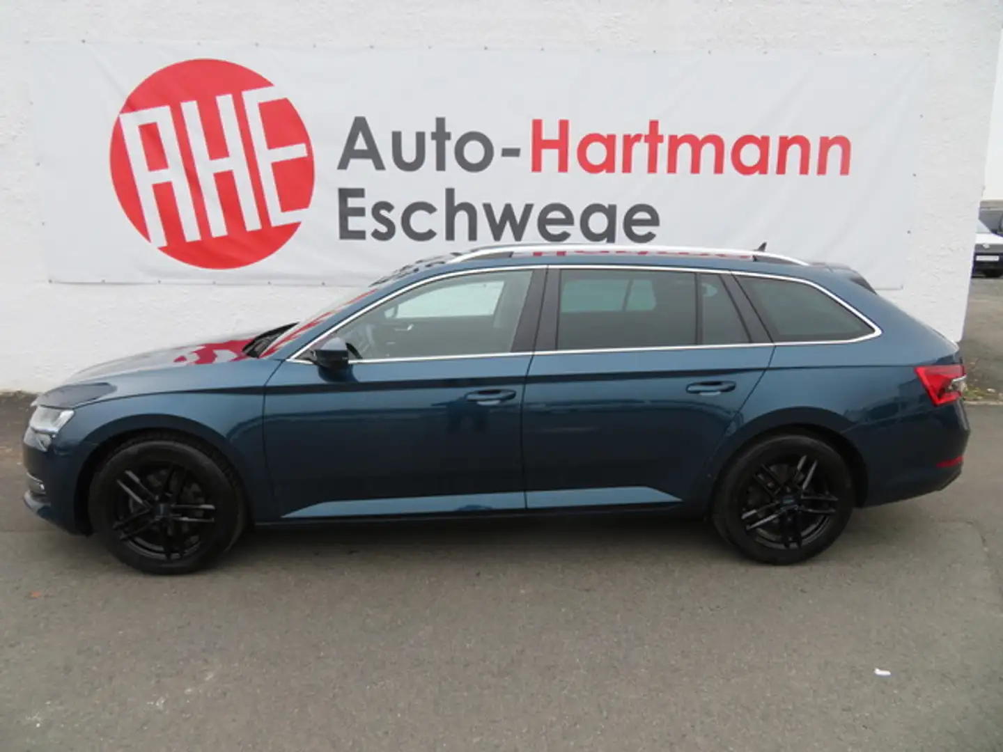 Skoda Superb Combi 2.0 TDI Style Business Ahk ACC Rfk Blau - 2