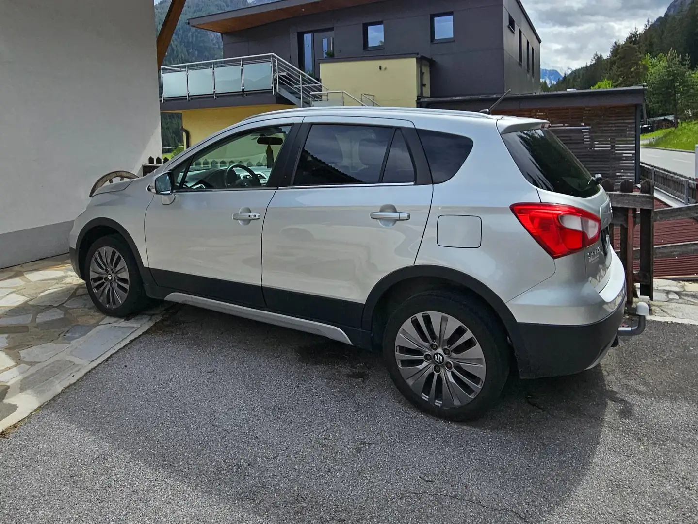 Suzuki SX4 S-Cross SX4 S-Cross 1,6 Silber - 2