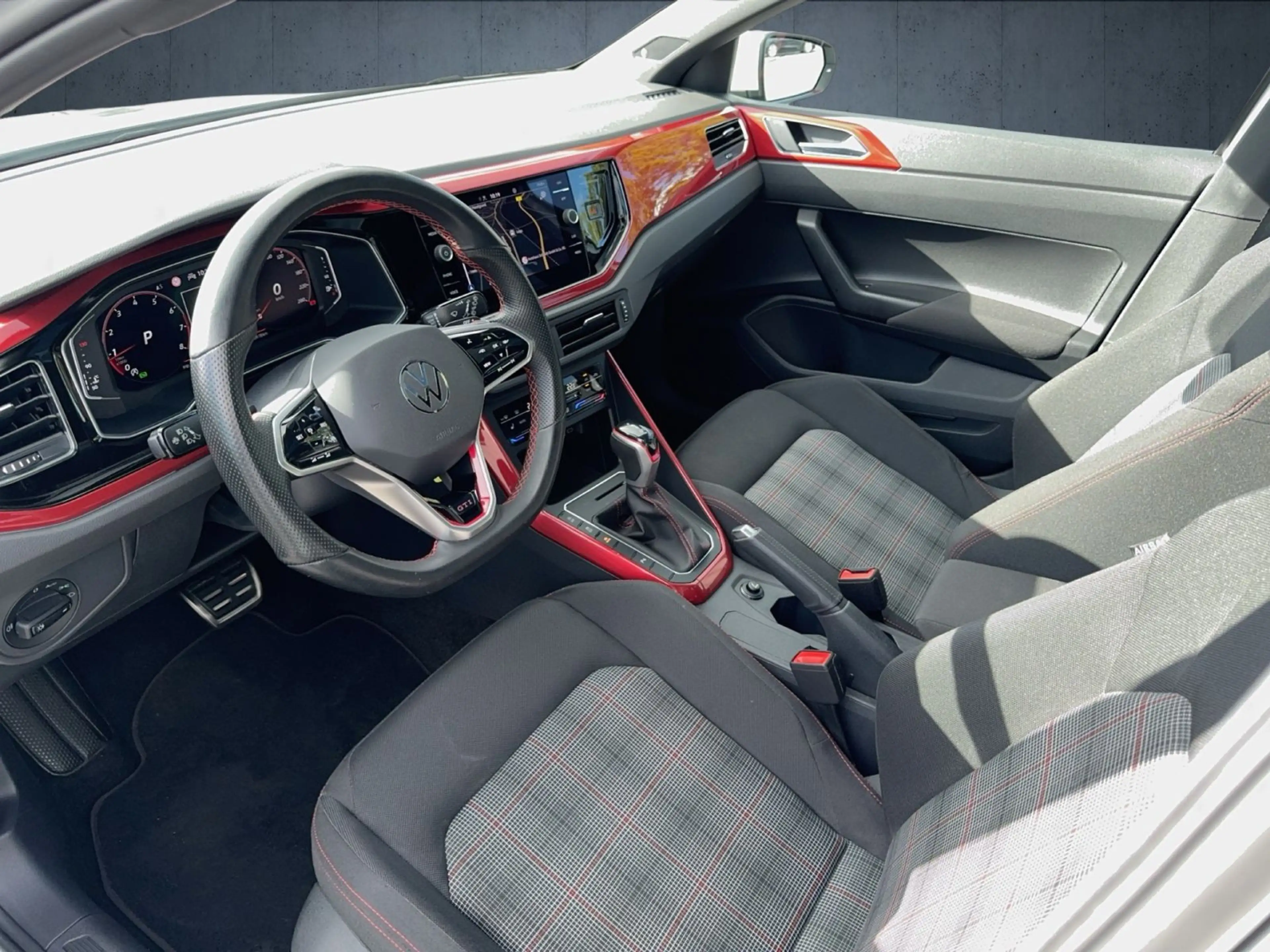 Volkswagen Polo GTI 2.0 TSI Pano/Nav/beats/Matrix/ACC/18" — photo 9