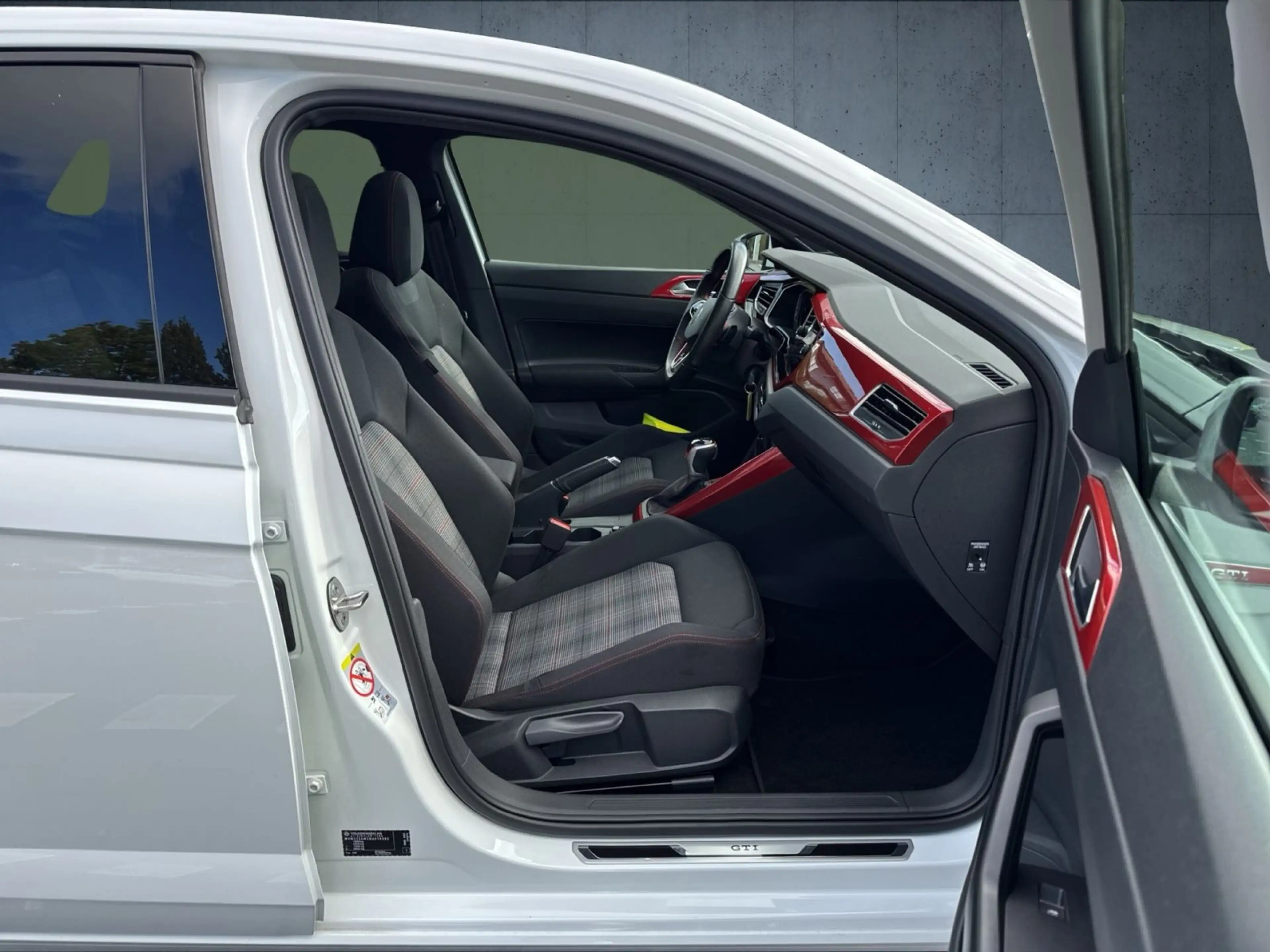 Volkswagen Polo GTI 2.0 TSI Pano/Nav/beats/Matrix/ACC/18" — photo 15