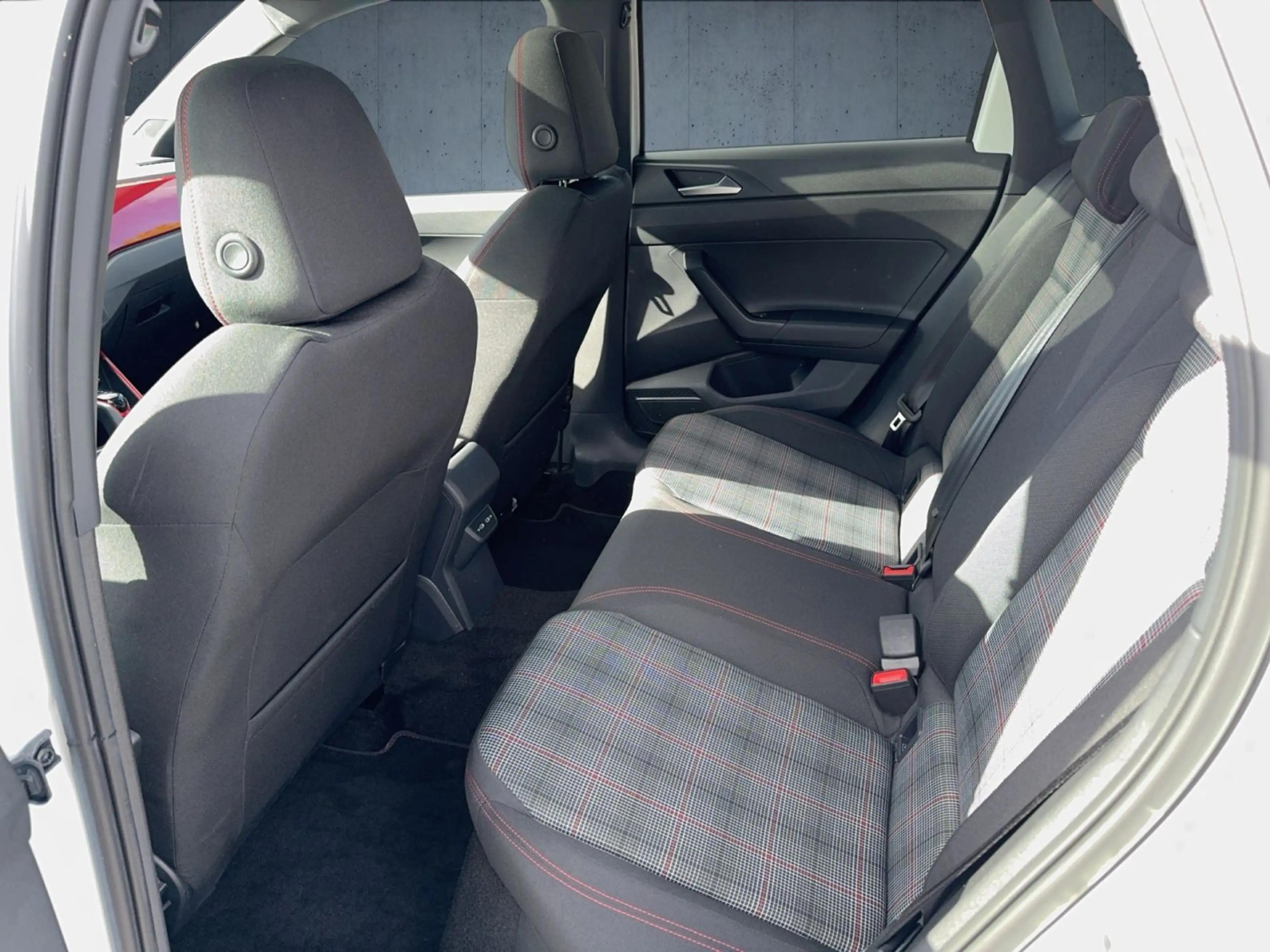 Volkswagen Polo GTI 2.0 TSI Pano/Nav/beats/Matrix/ACC/18" — photo 12