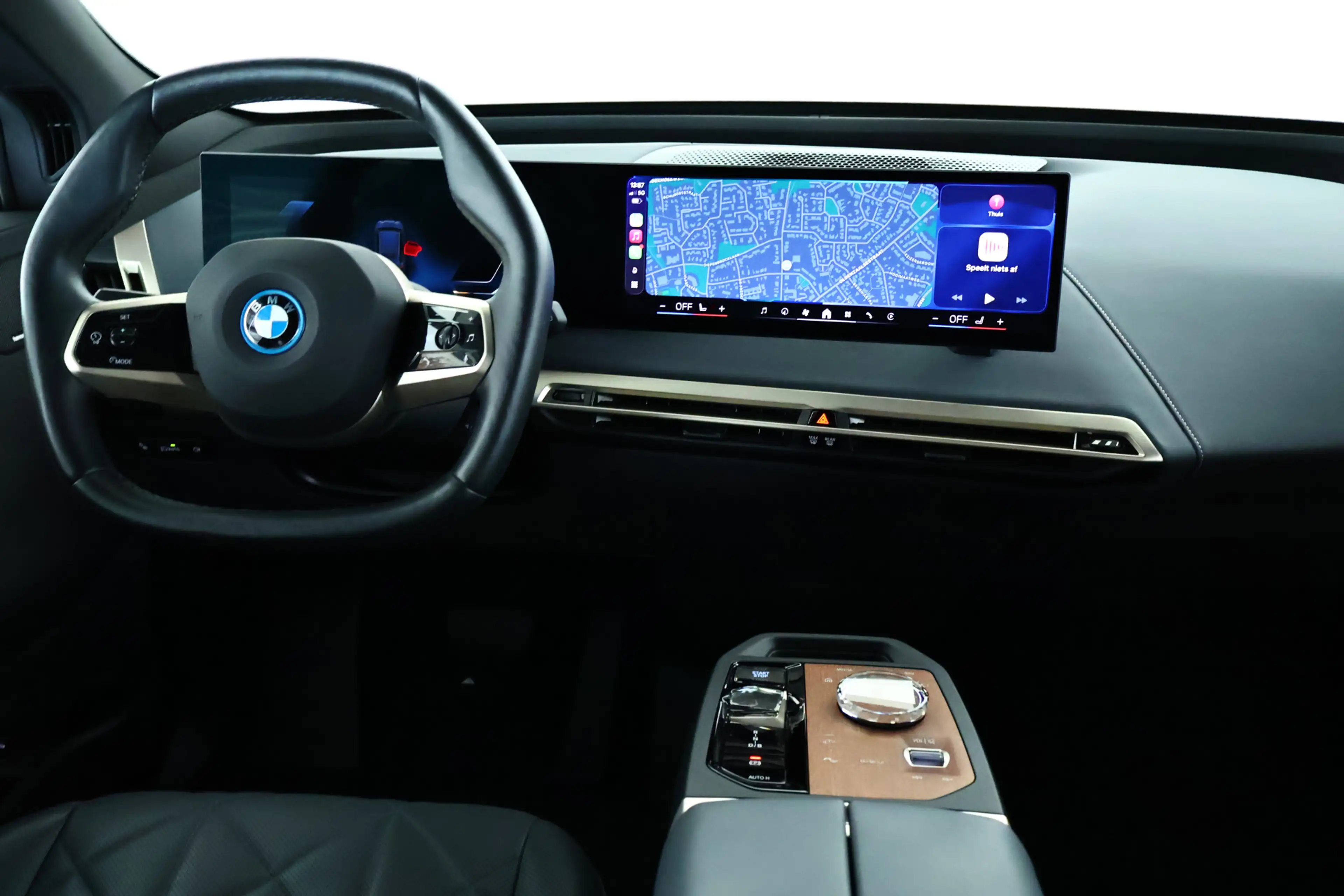 BMW iX xDrive40 M-Sport SKY Edition 77 kWh / Panorama / H — photo 15