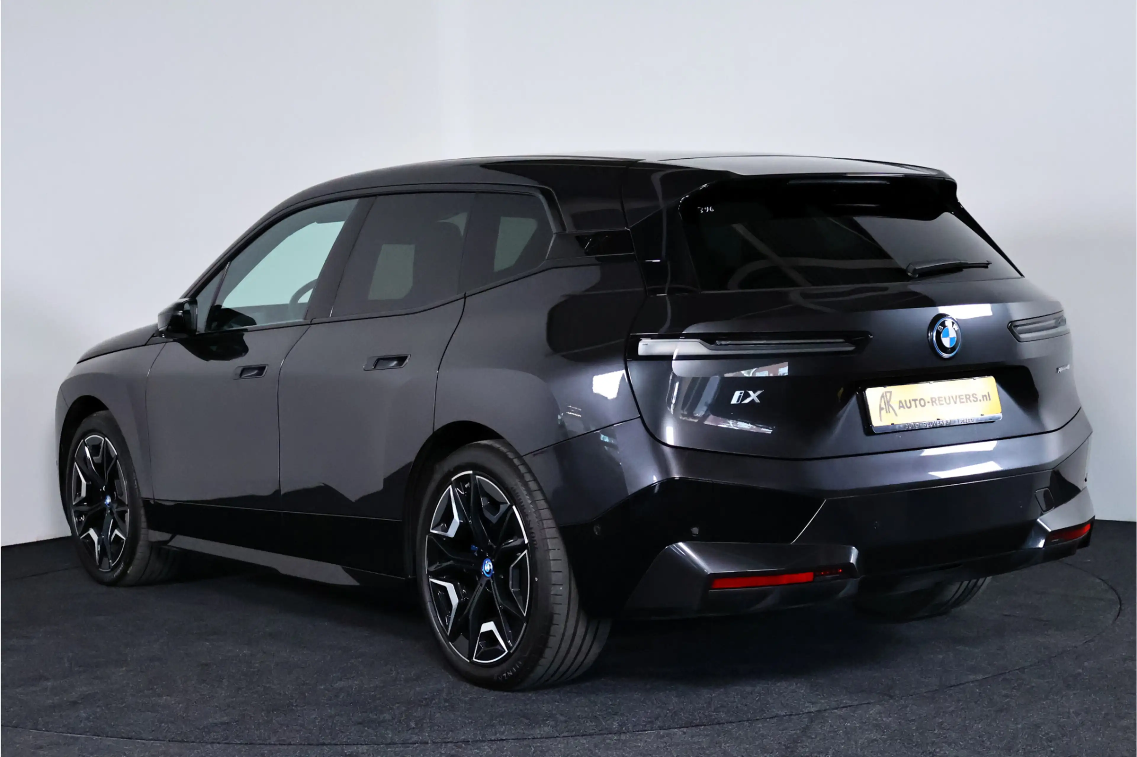 BMW iX xDrive40 M-Sport SKY Edition 77 kWh / Panorama / H — photo 6
