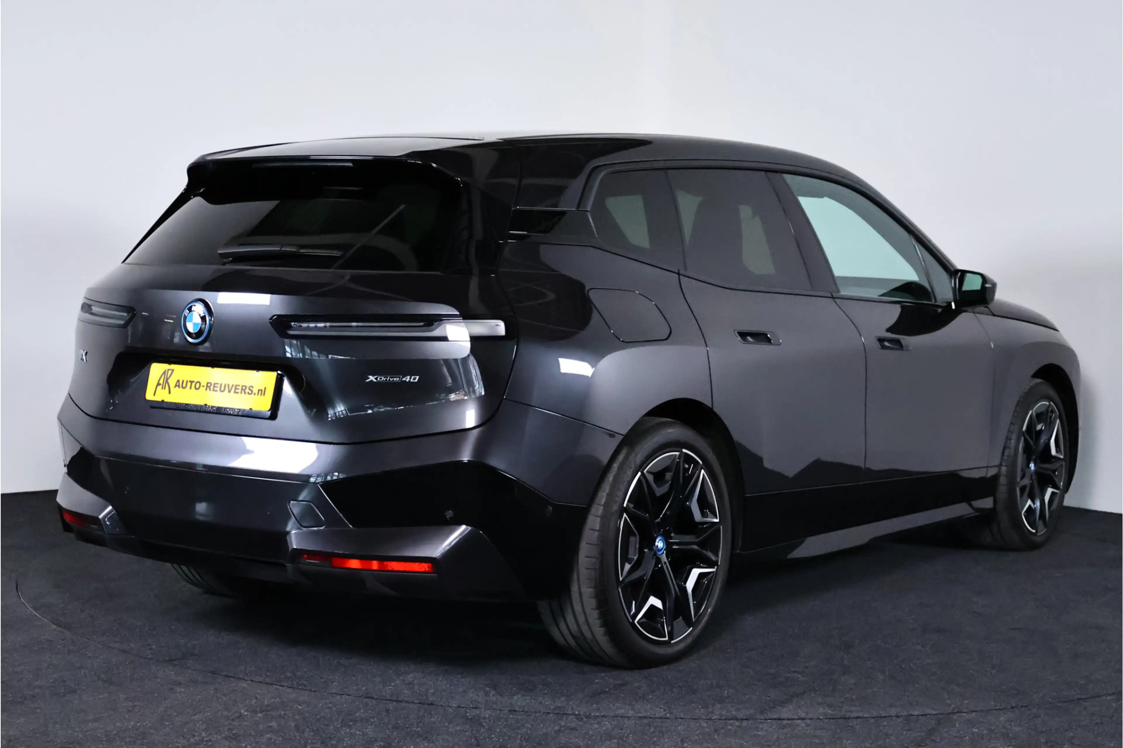 BMW iX xDrive40 M-Sport SKY Edition 77 kWh / Panorama / H — photo 2