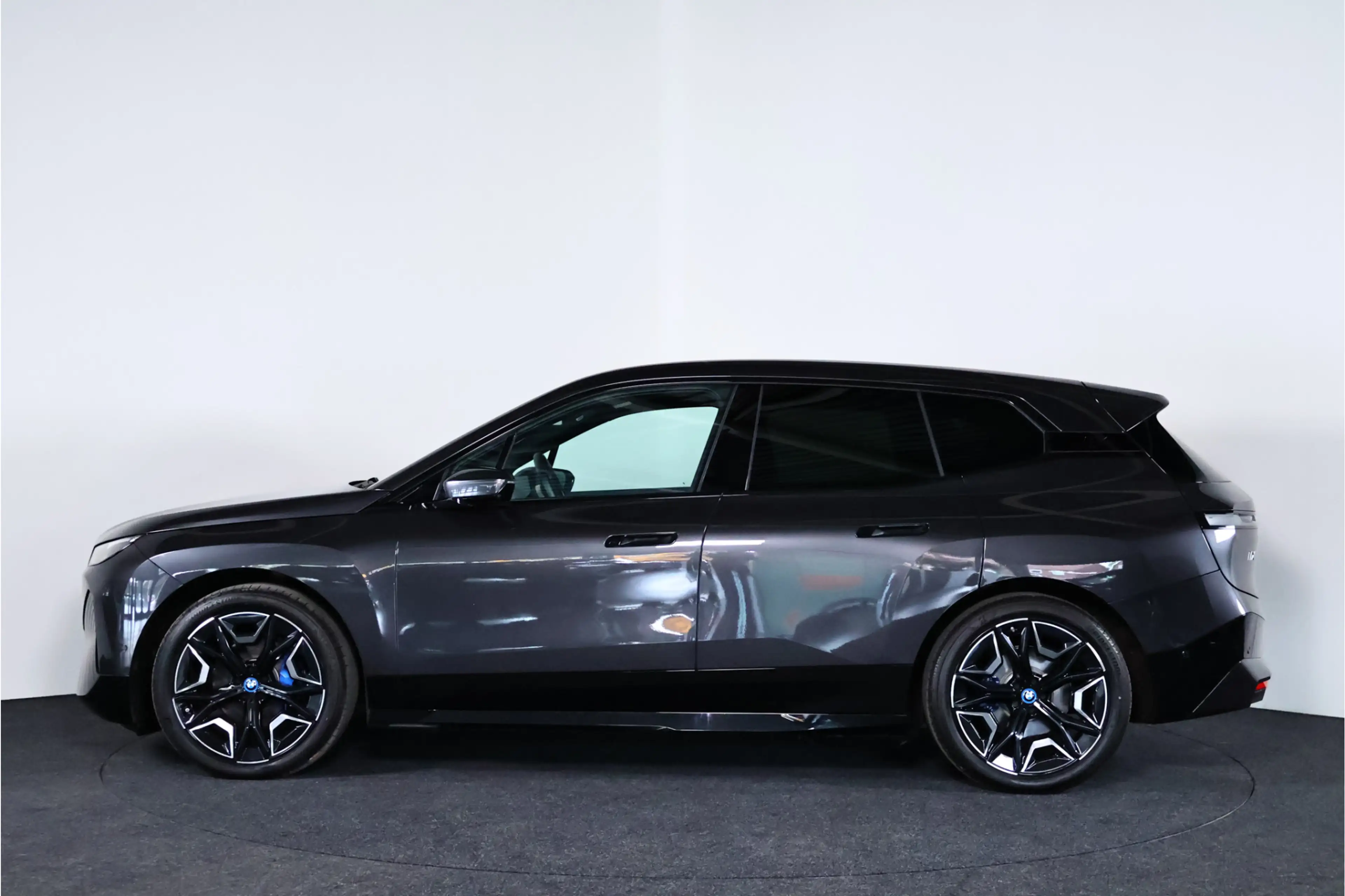 BMW iX xDrive40 M-Sport SKY Edition 77 kWh / Panorama / H — photo 37