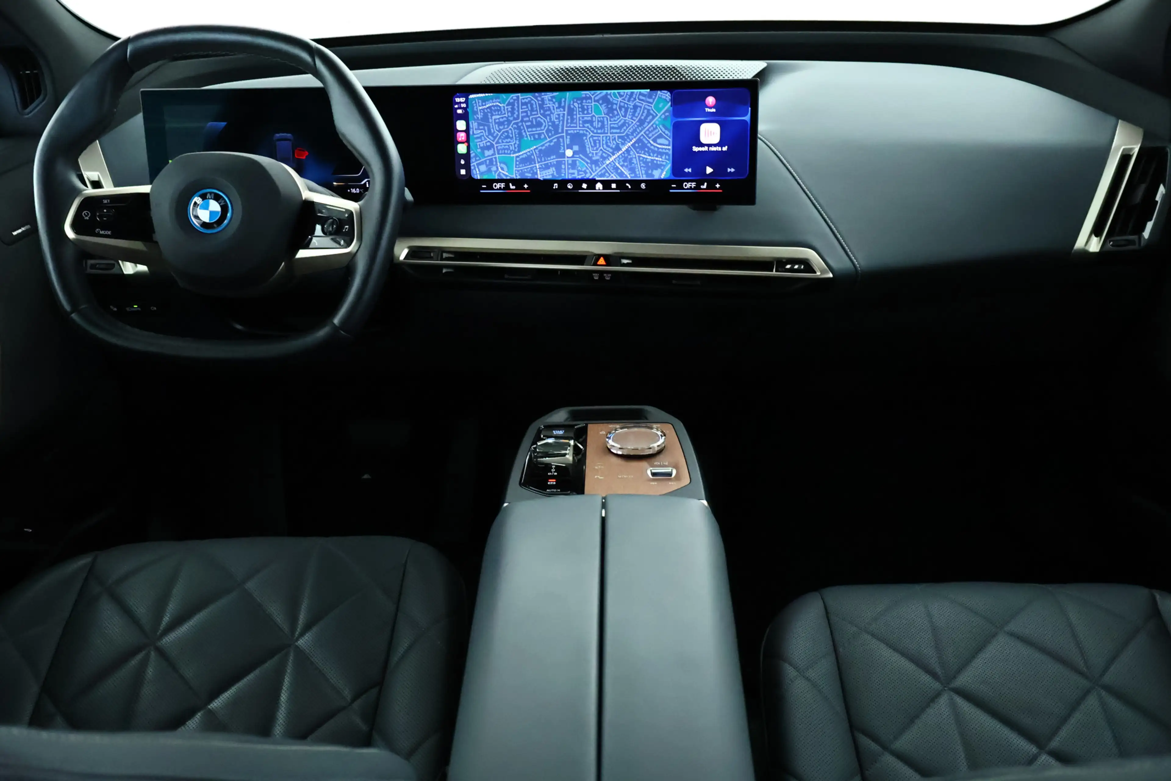 BMW iX xDrive40 M-Sport SKY Edition 77 kWh / Panorama / H — photo 35