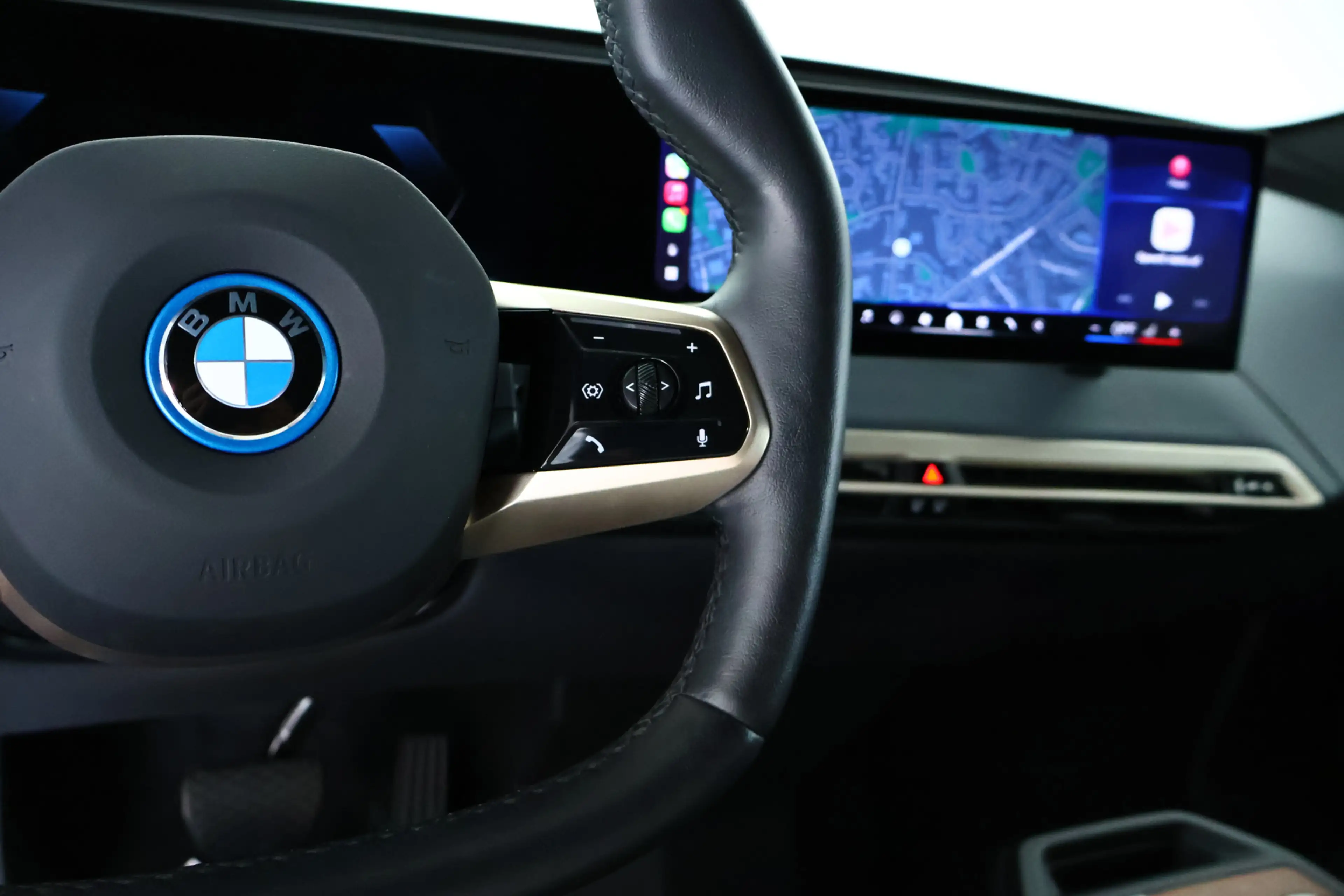BMW iX xDrive40 M-Sport SKY Edition 77 kWh / Panorama / H — photo 20