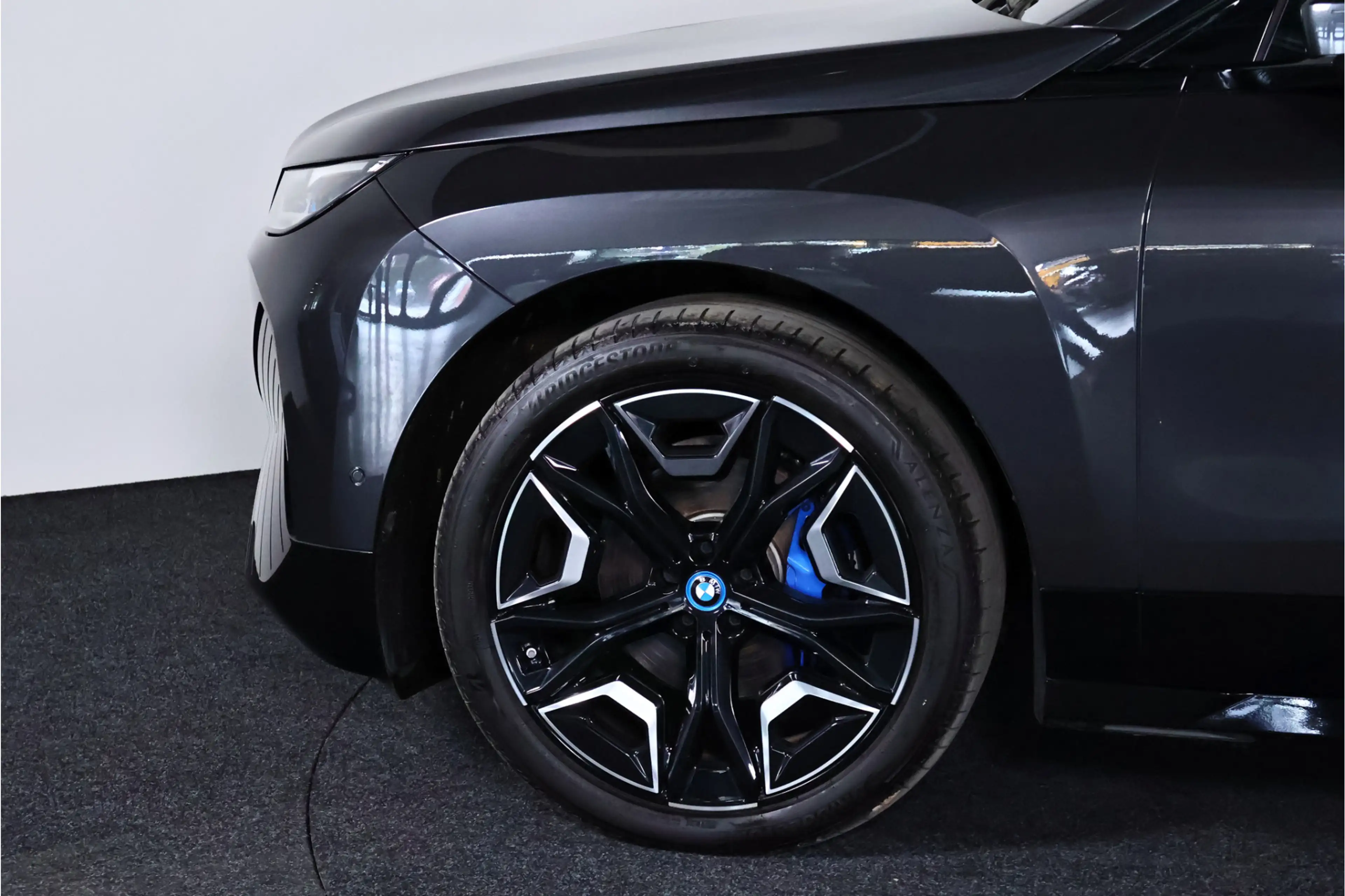 BMW iX xDrive40 M-Sport SKY Edition 77 kWh / Panorama / H — photo 36