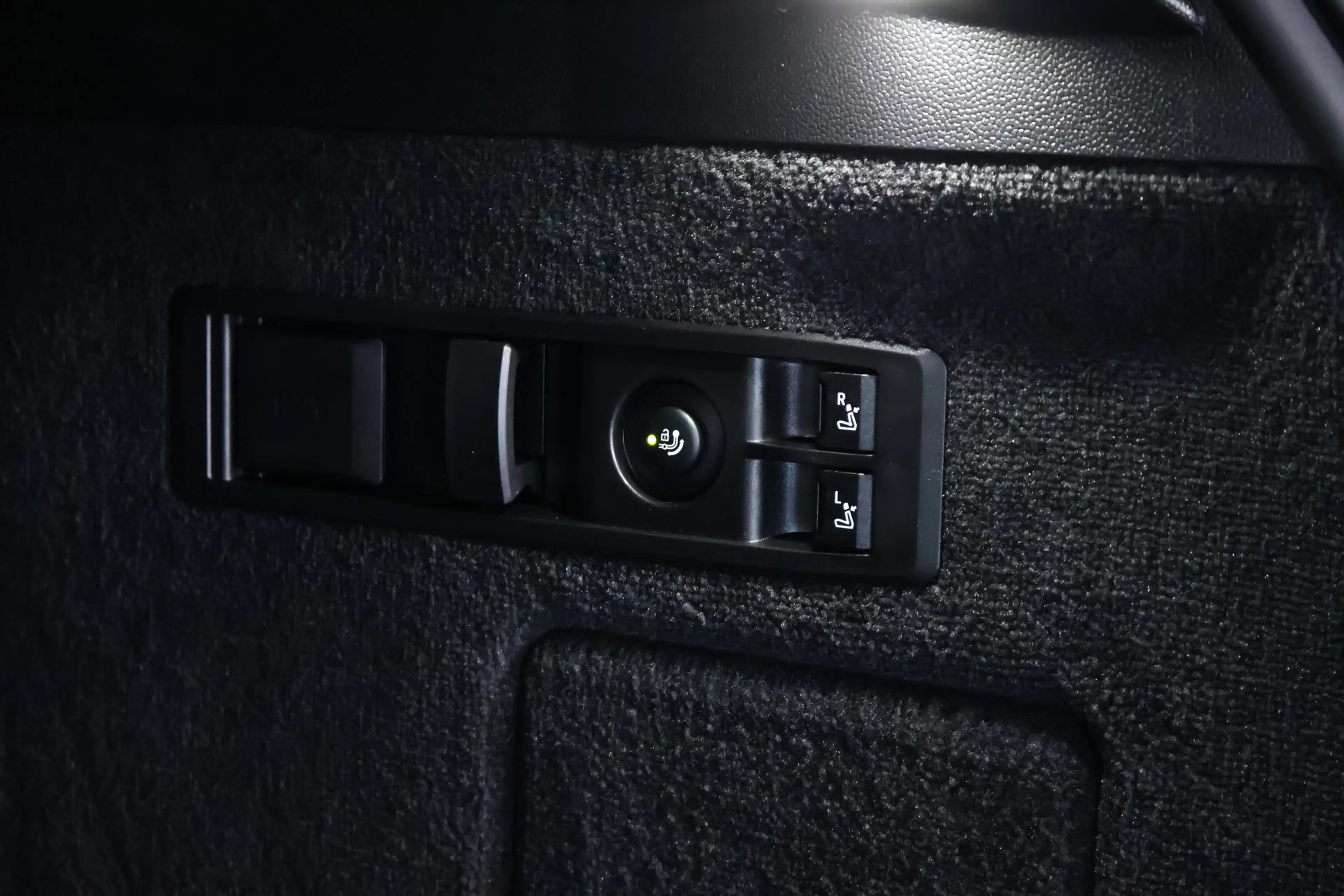 BMW iX xDrive40 M-Sport SKY Edition 77 kWh / Panorama / H — photo 33