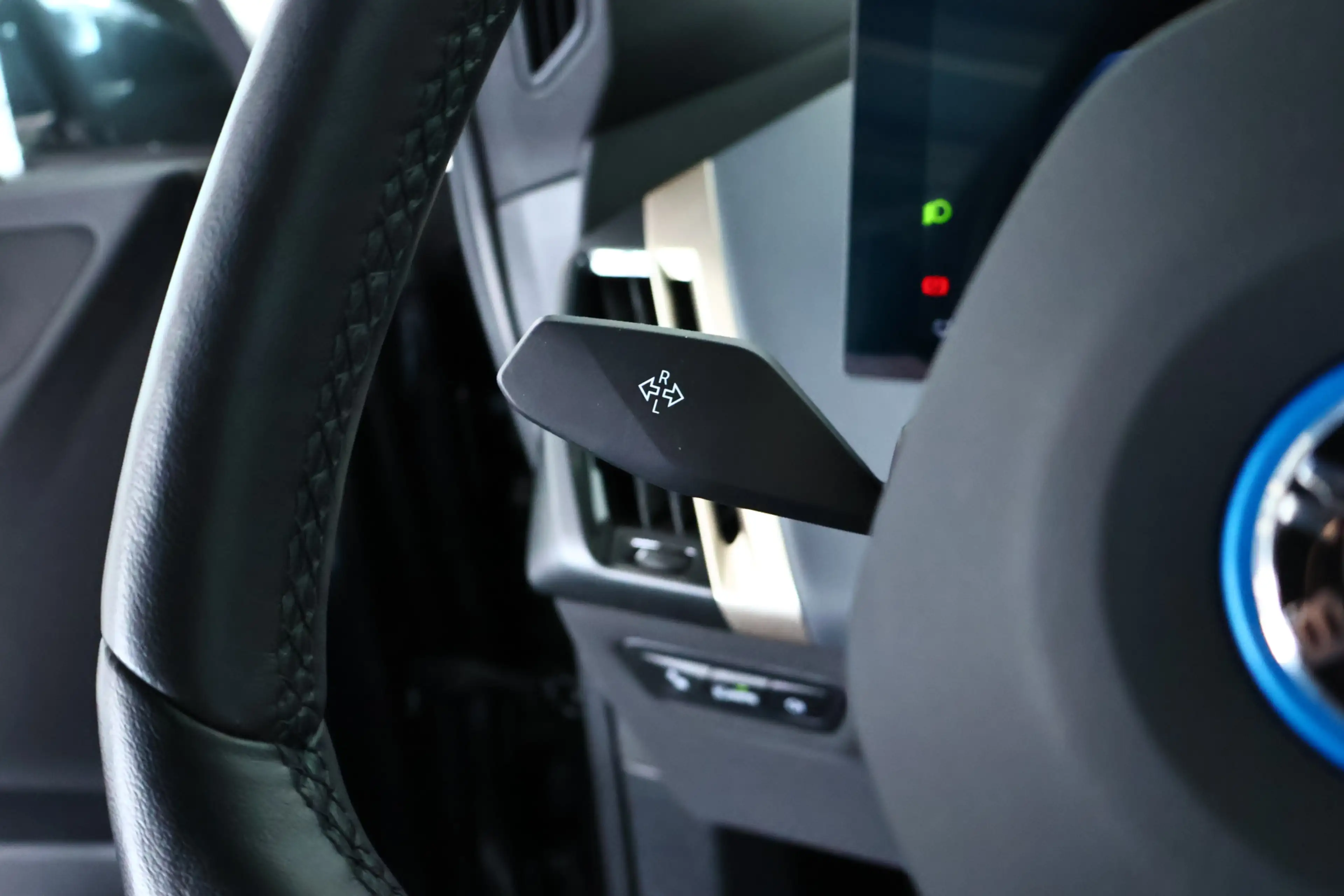 BMW iX xDrive40 M-Sport SKY Edition 77 kWh / Panorama / H — photo 21