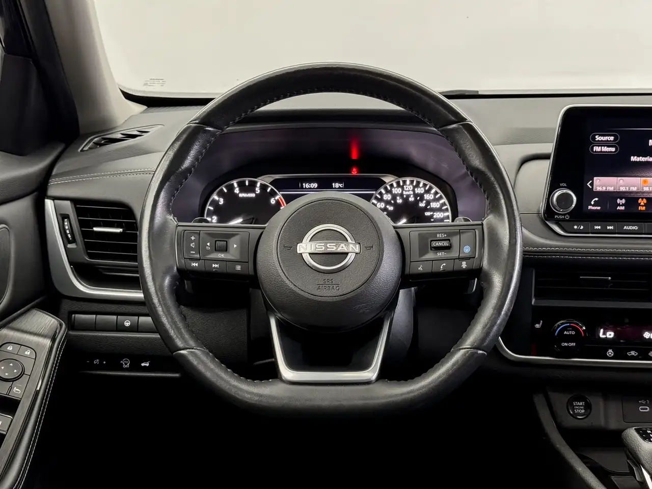 Nissan Rogue снимка Nissan Rogue