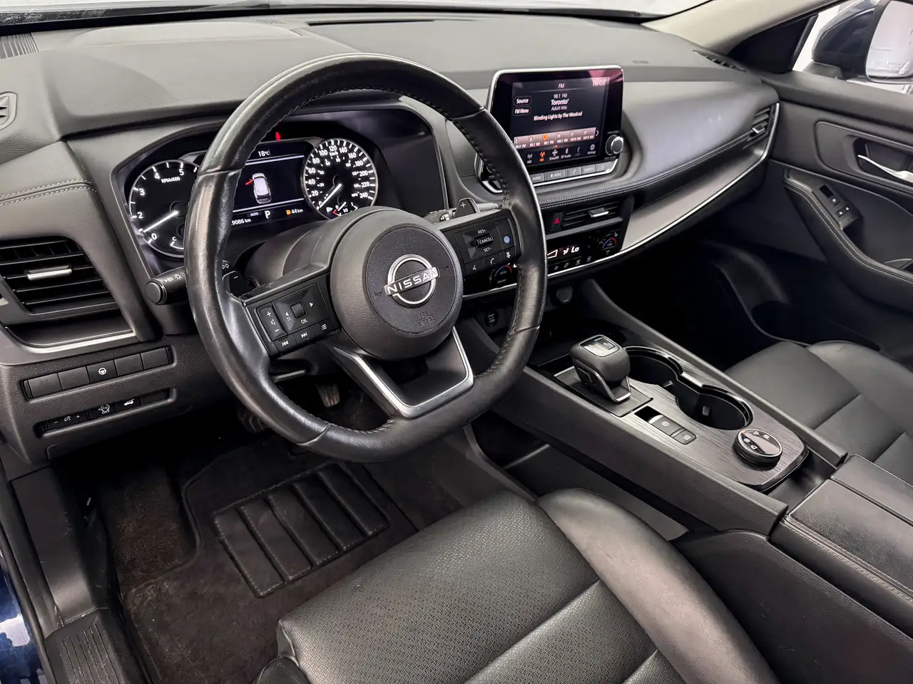 Nissan Rogue снимка Nissan Rogue