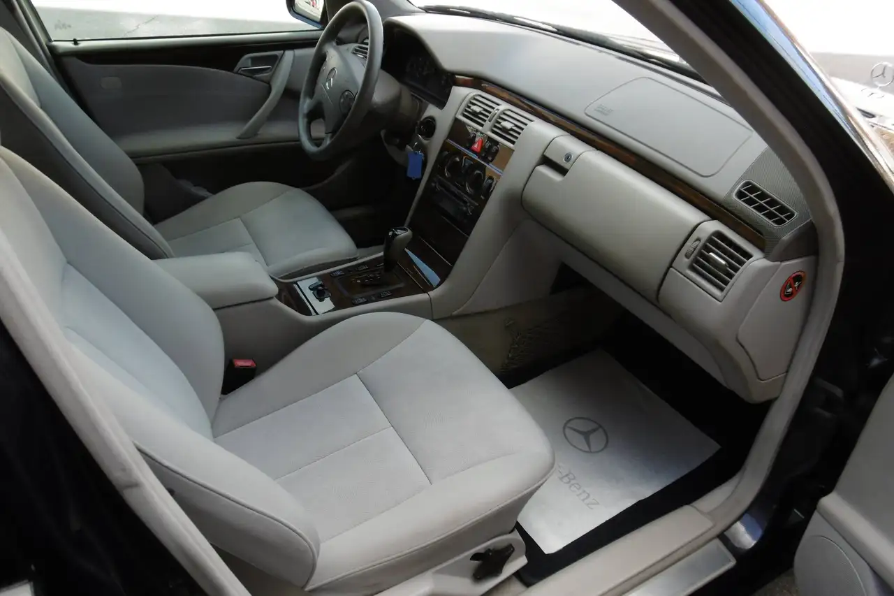 Mercedes-Benz E 220 CDI Elegance 188000 KM ! Futur collector !!!, foto 12