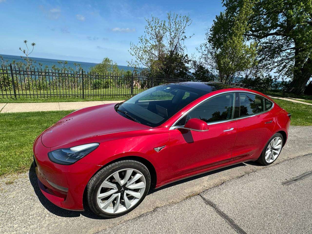2018 Tesla Model 3 Long Range Single Motor RWD – Premium Upgrades alt 2
