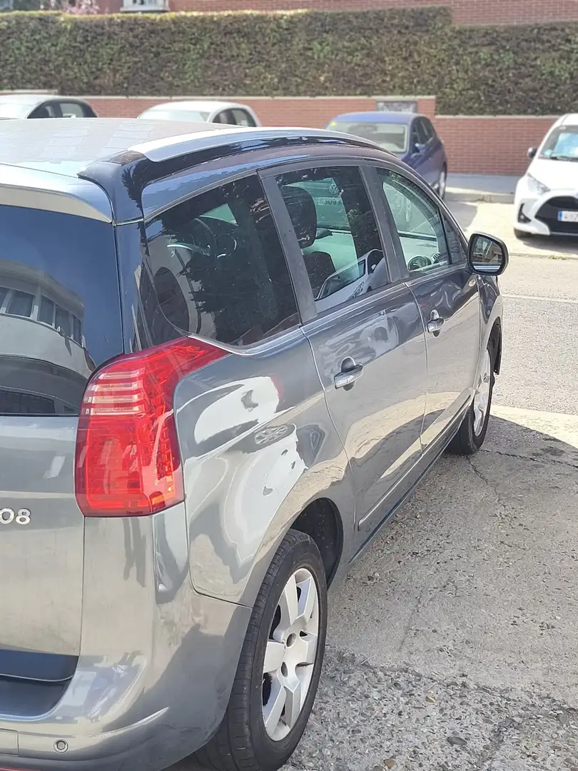 Peugeot 5008 1.6HDI Sport Pack CMP 112 Gris - 2