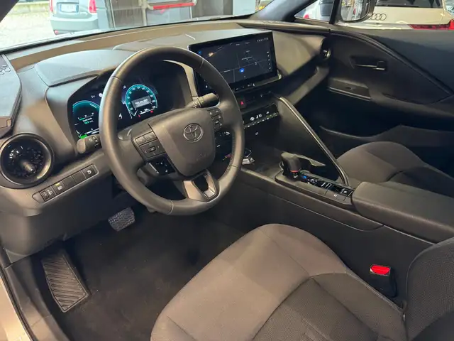 Toyota C-HR view 10