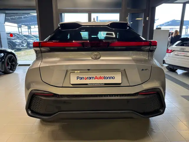 Toyota C-HR view 4
