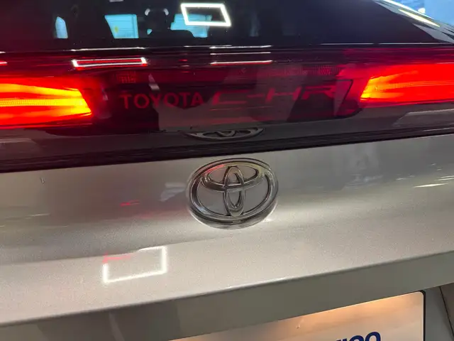 Toyota C-HR view 21