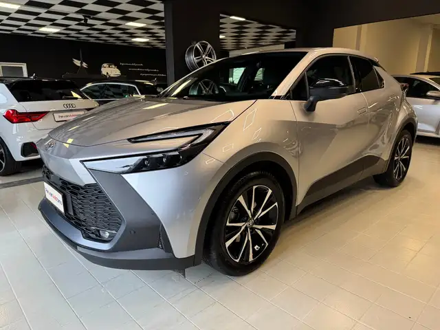 Toyota C-HR view 2