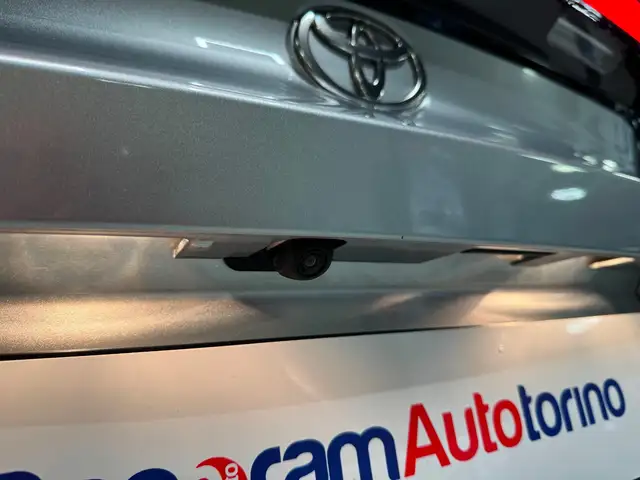 Toyota C-HR view 22