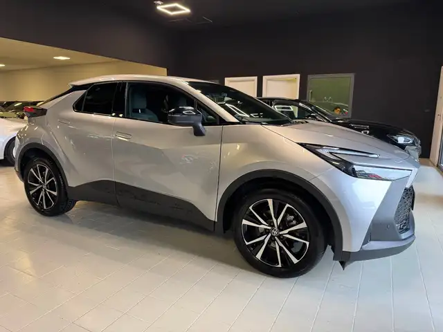 Toyota C-HR view 6