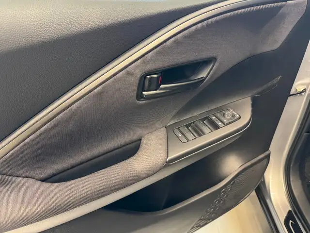 Toyota C-HR view 9