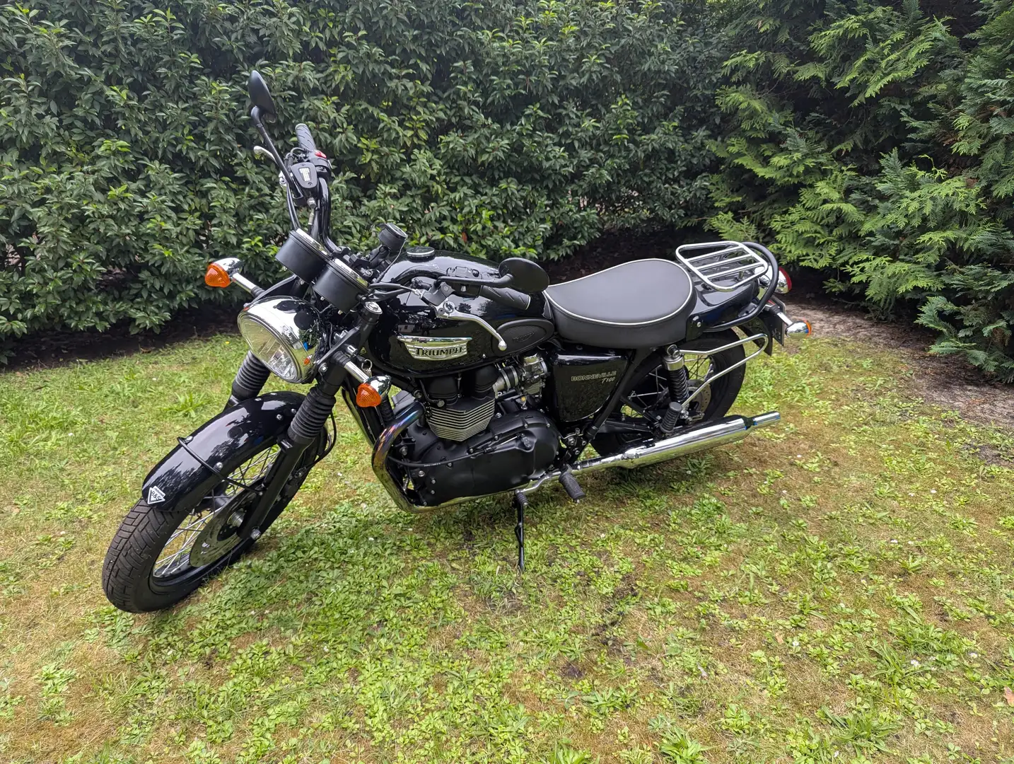 Triumph Bonneville T100 black Negro - 2