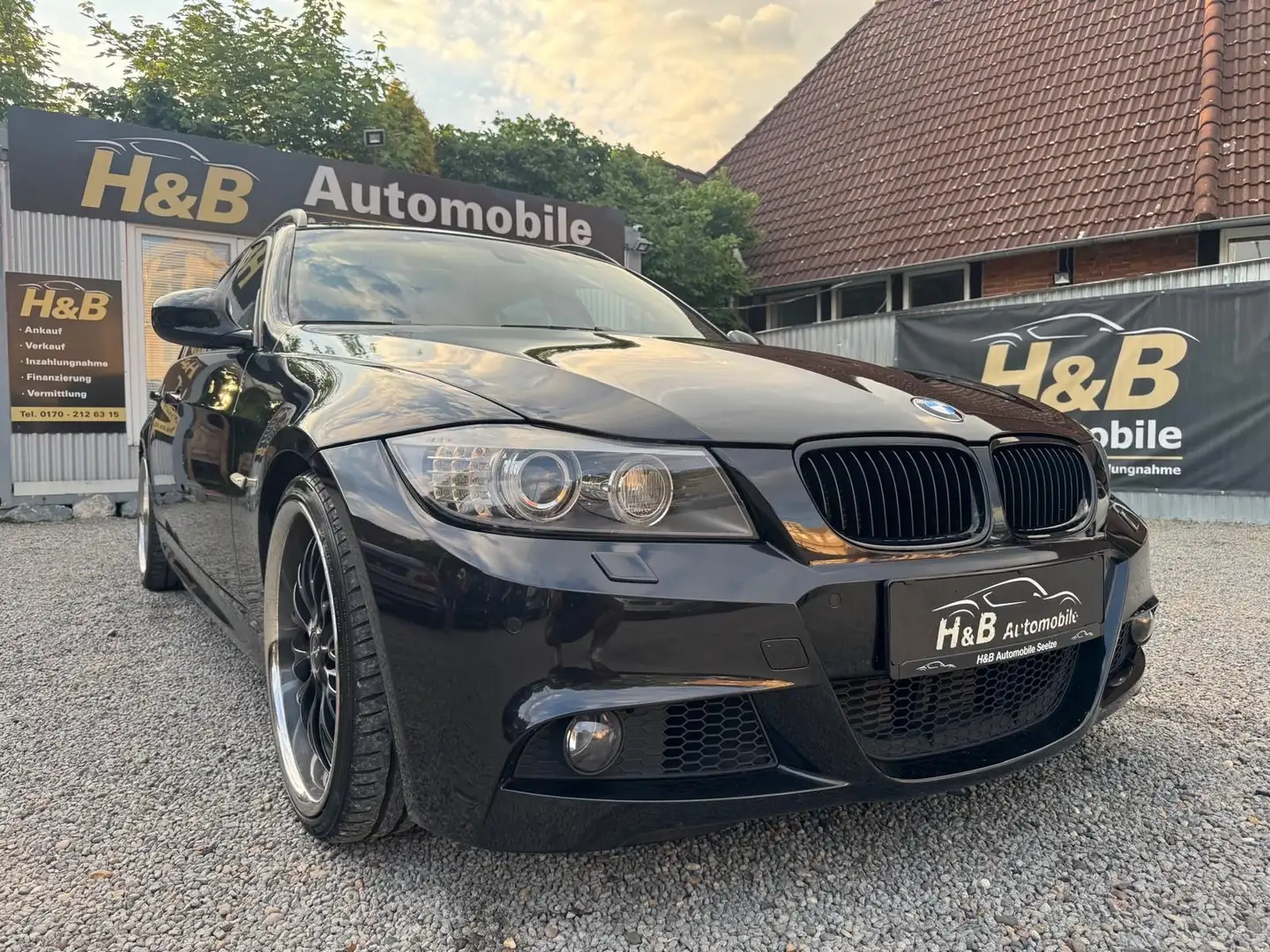 BMW 335 i Touring M Sport-Paket*2.HAND*PANO*SHZ*VOLL* Чёрный - 1