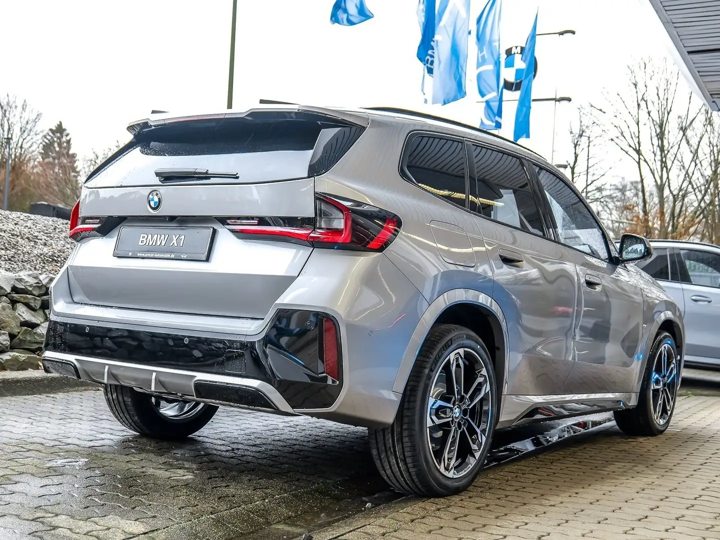 BMW X1 sDrive20i MSport+PANO+HuD+AHK+H/K+DA+PA+usw. Silber - 2