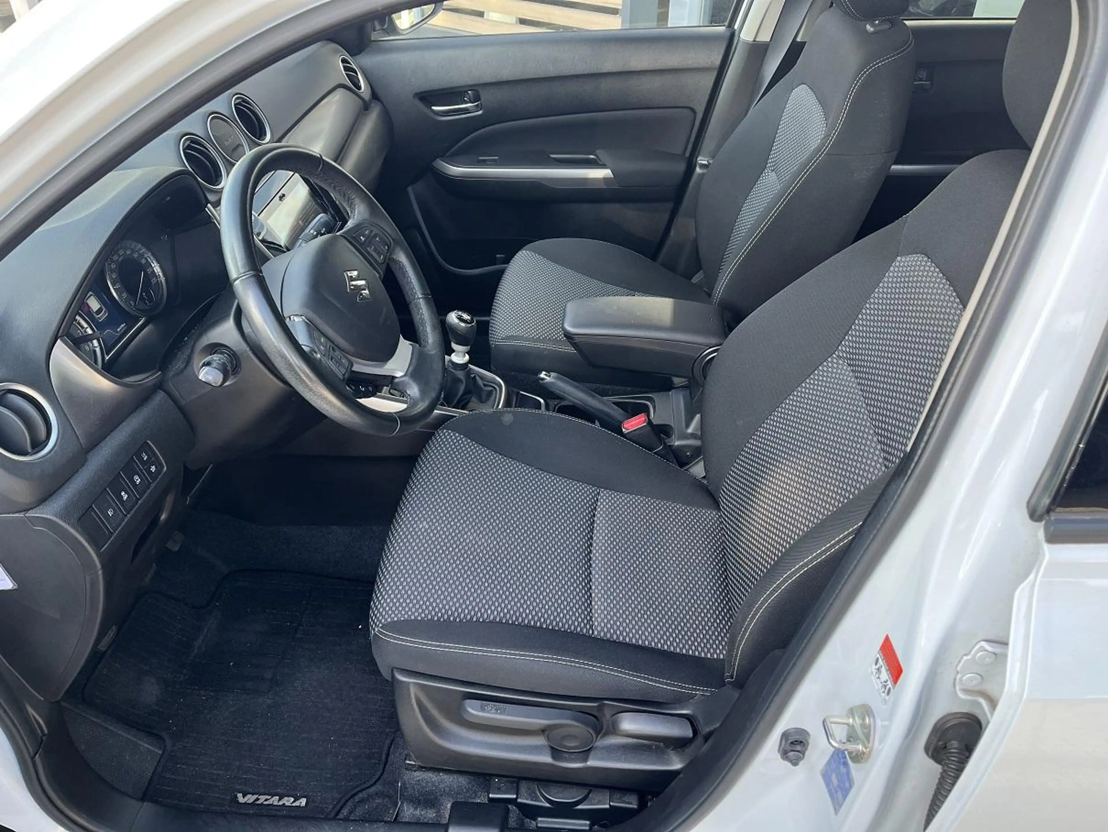 Suzuki Vitara 1.4 Boosterjet Select Smart Hybrid — photo 7