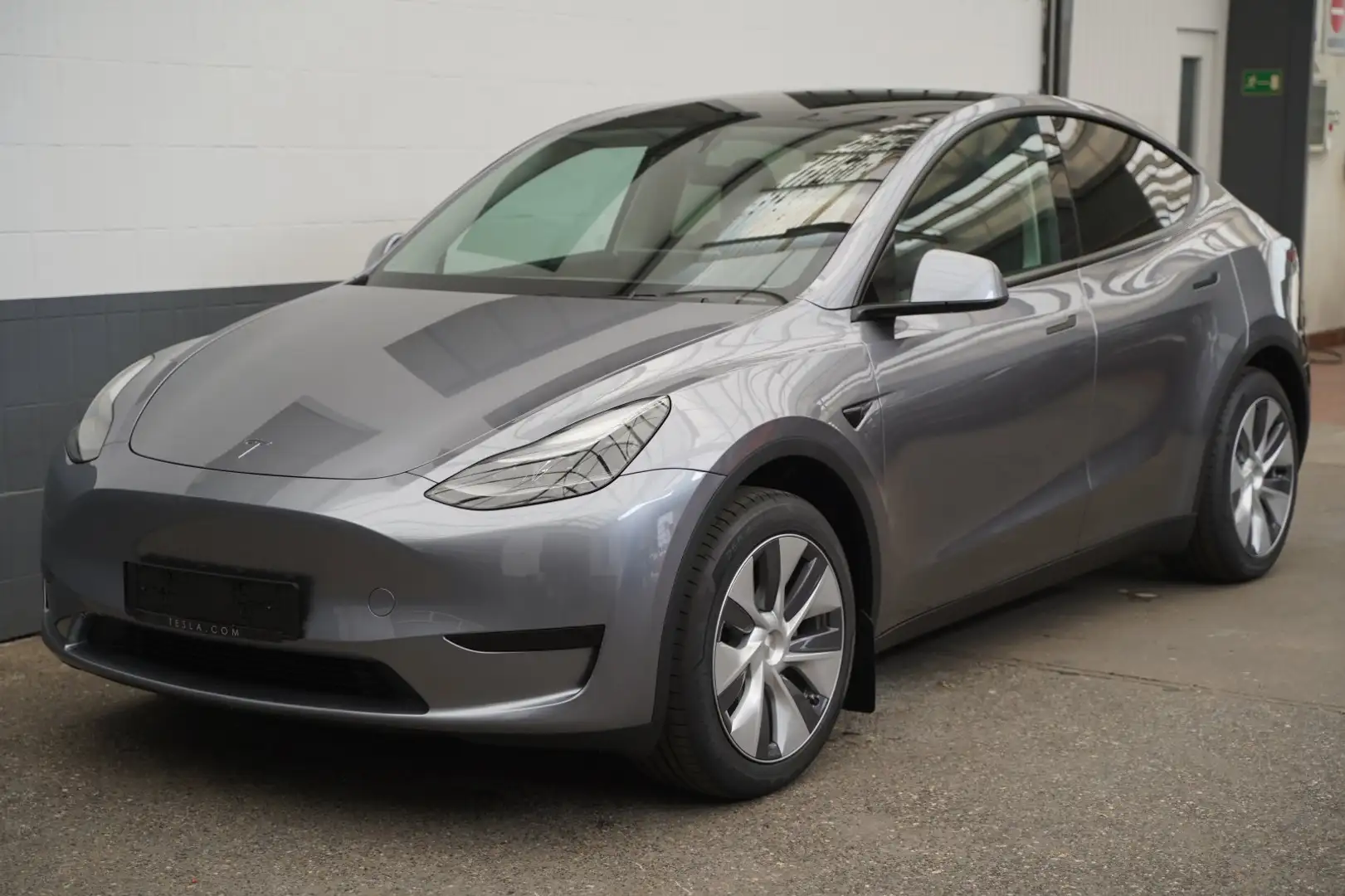 Tesla Model Y Long Range AWD *AHK*Matrix-LED* Silber - 2