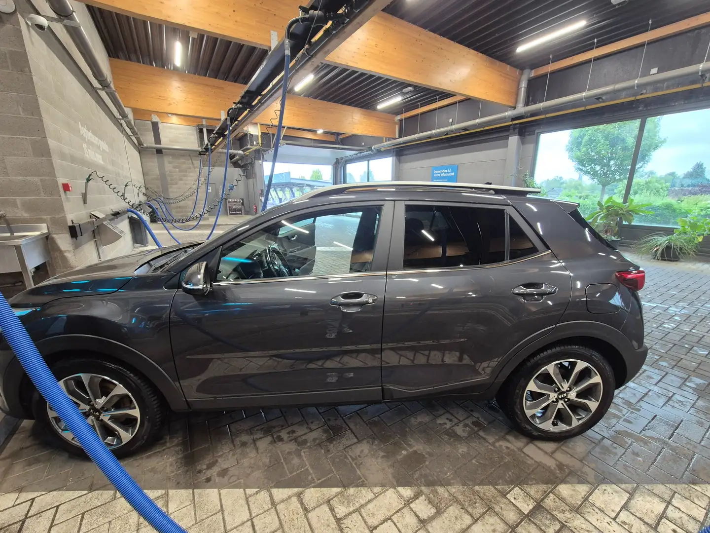 Kia Stonic Stonic 1.2i Easy ISG Gris - 2