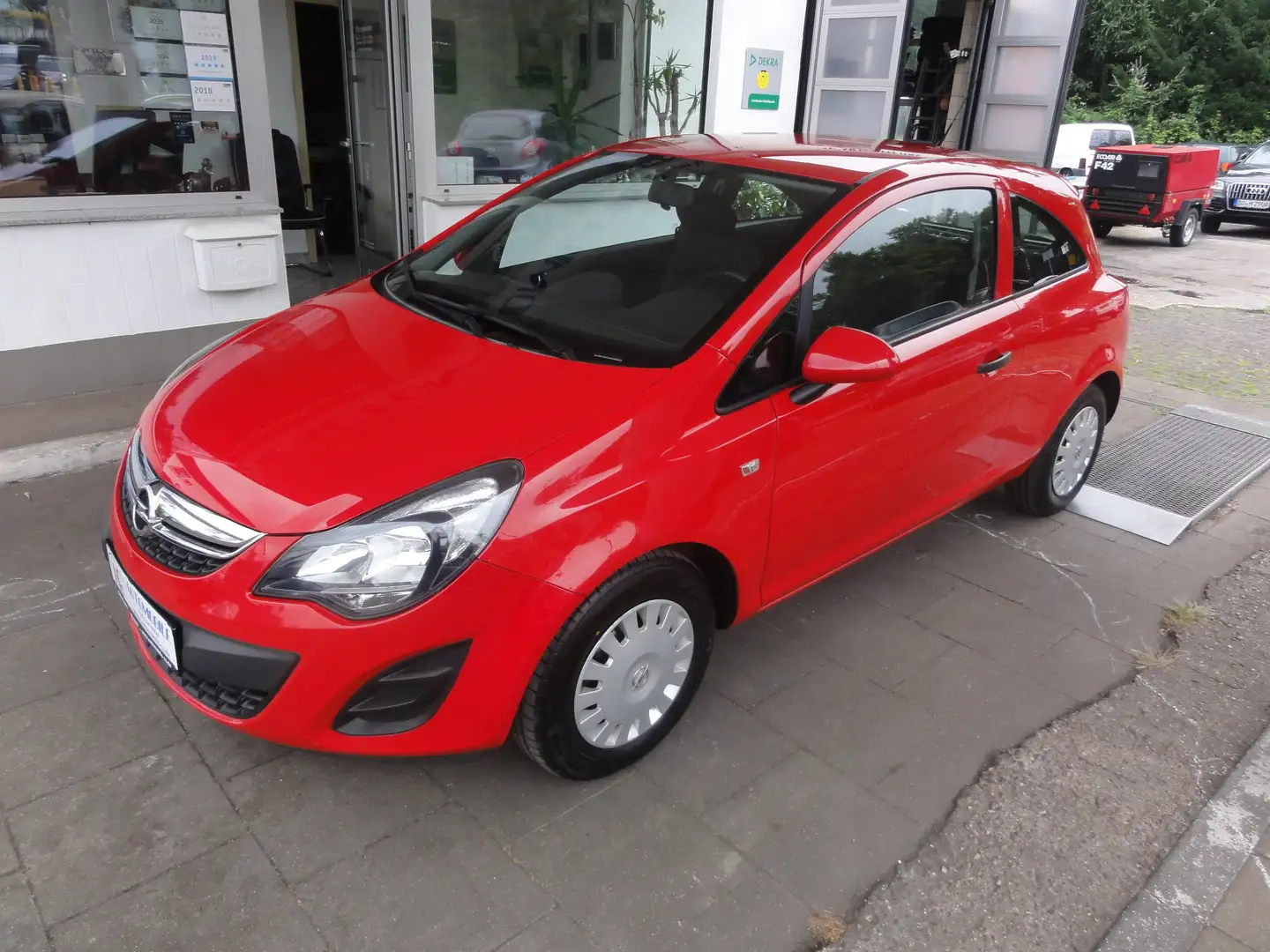 Opel Corsa Selection Rood - 1