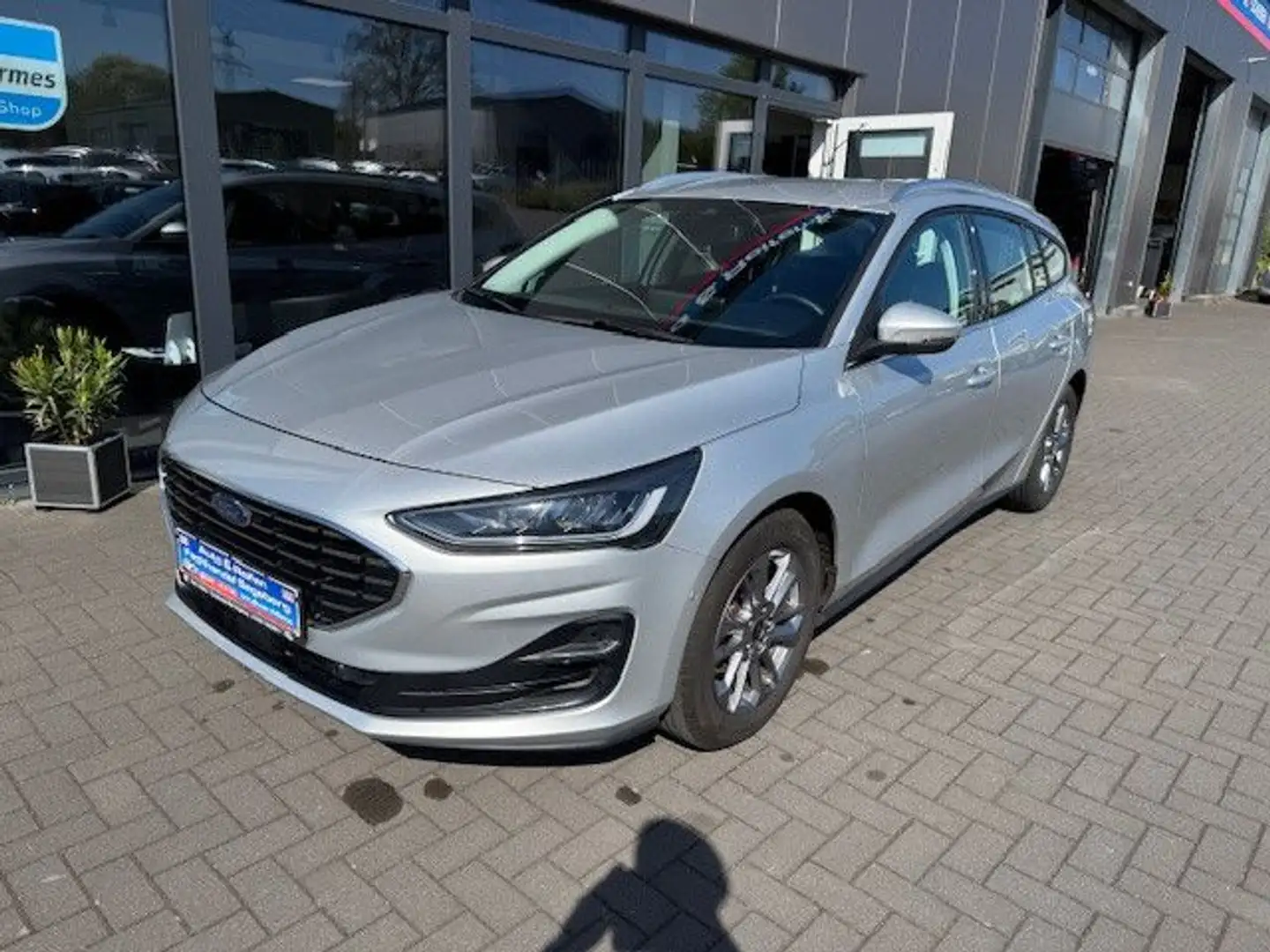 Ford Focus Turnier 1.5TDCi Titanium*LED*NAVI*SITZHZG Silber - 1