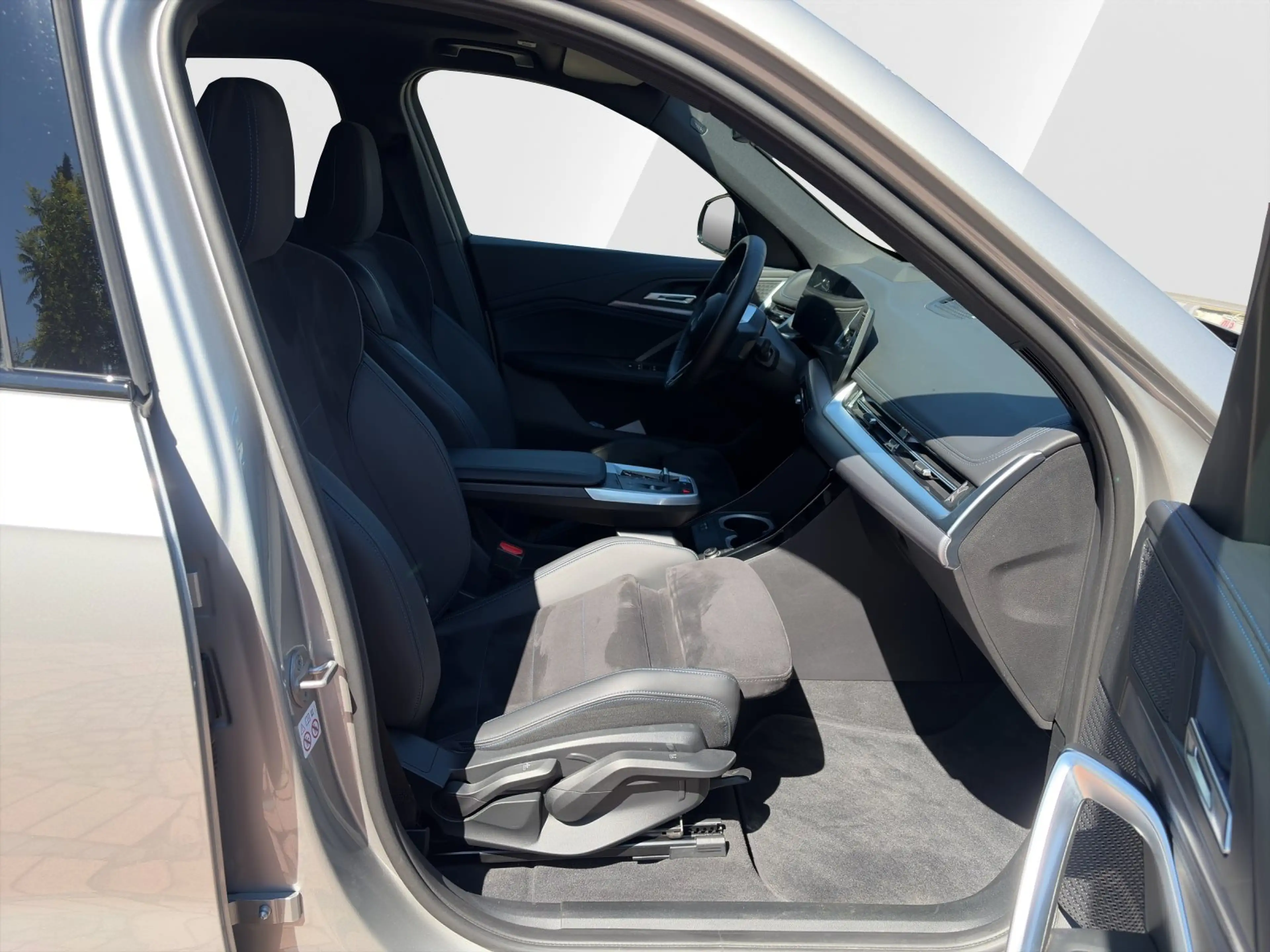 BMW iX 1 xDrive30 MSport Panorama | Adap.LED | HUD | 360° — photo 11