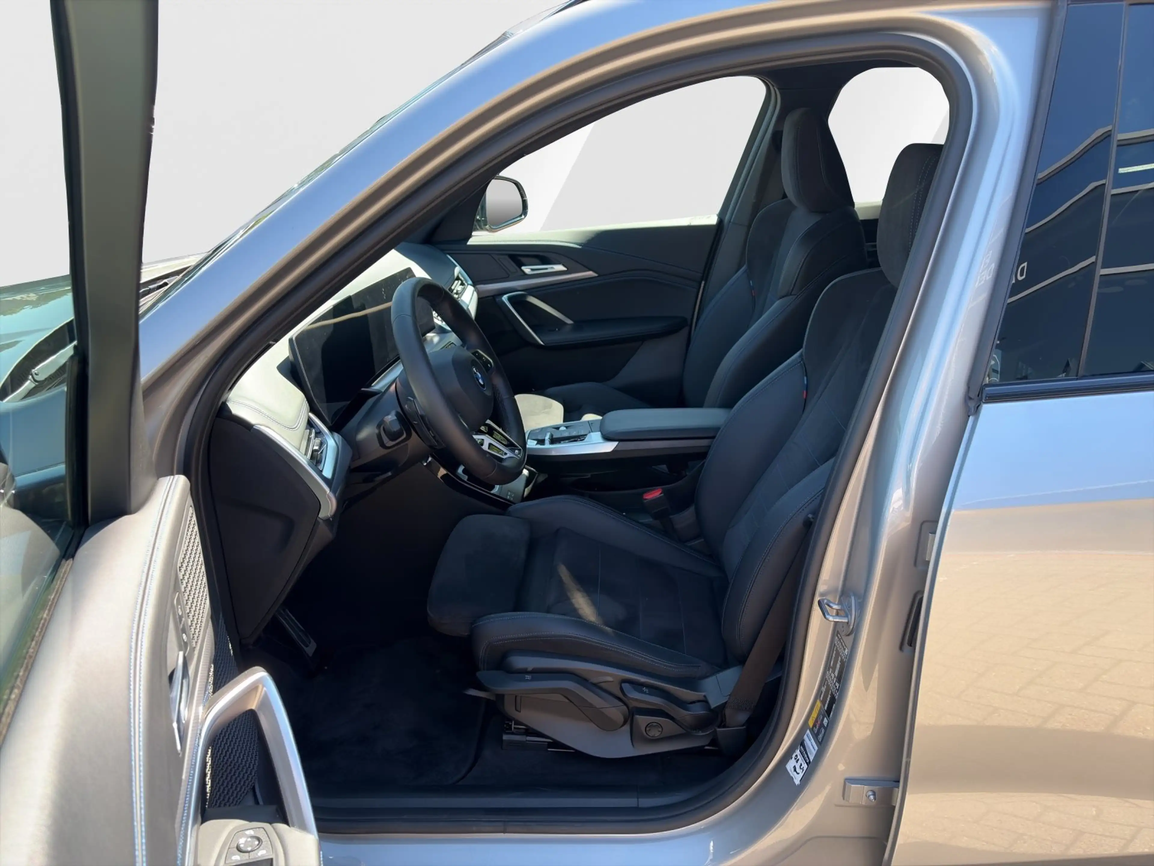 BMW iX 1 xDrive30 MSport Panorama | Adap.LED | HUD | 360° — photo 10