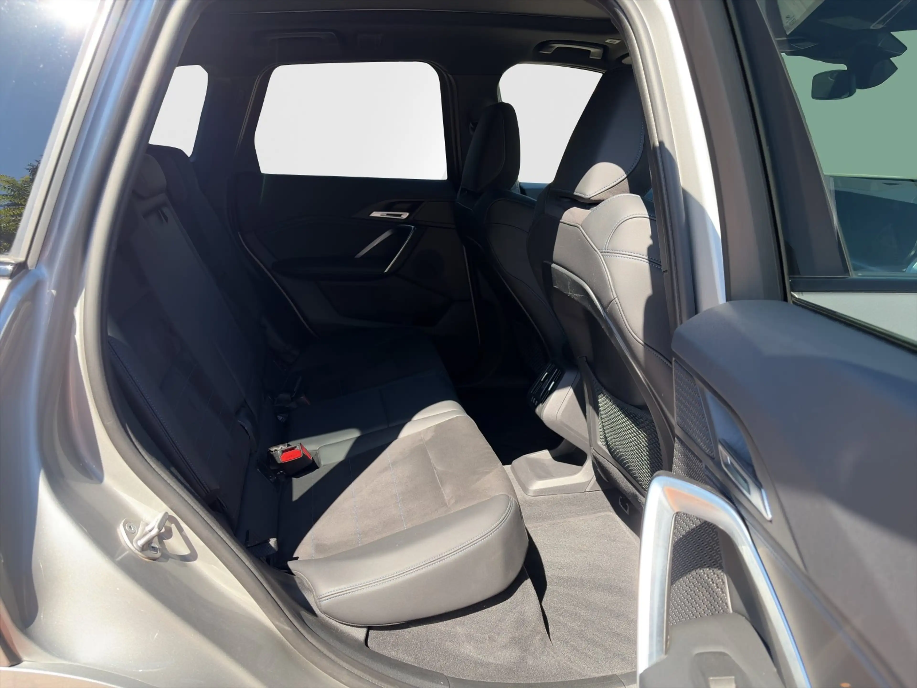 BMW iX 1 xDrive30 MSport Panorama | Adap.LED | HUD | 360° — photo 13