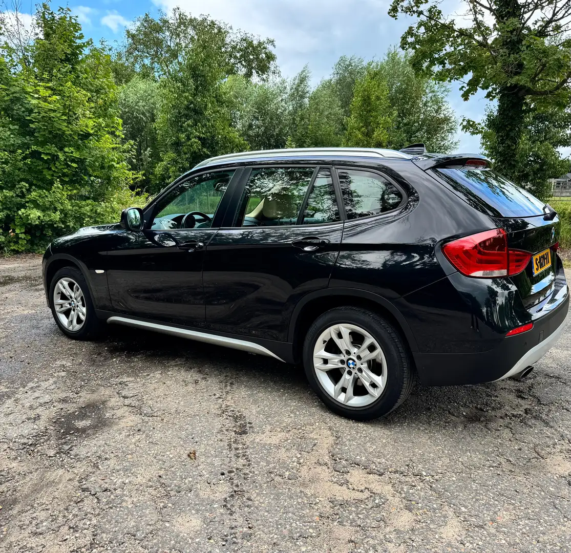 BMW X1 sDrive18i Exec. Zwart - 2