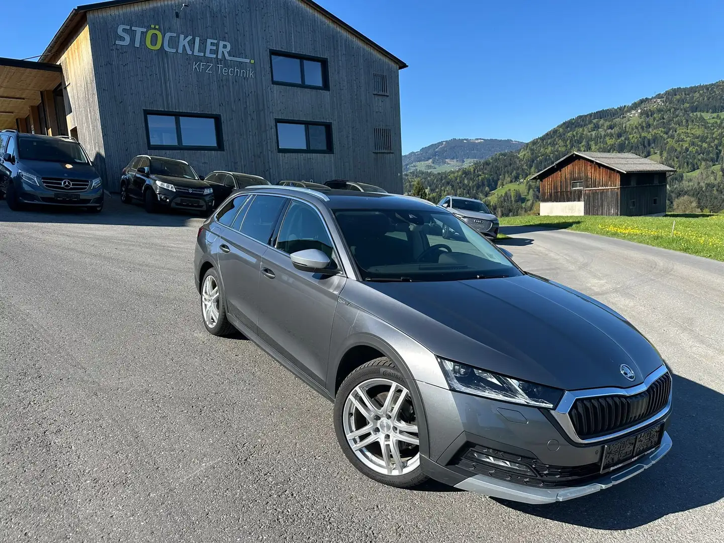 Skoda Octavia Scout*4x4*DSG*8fach Bereift Grau - 1