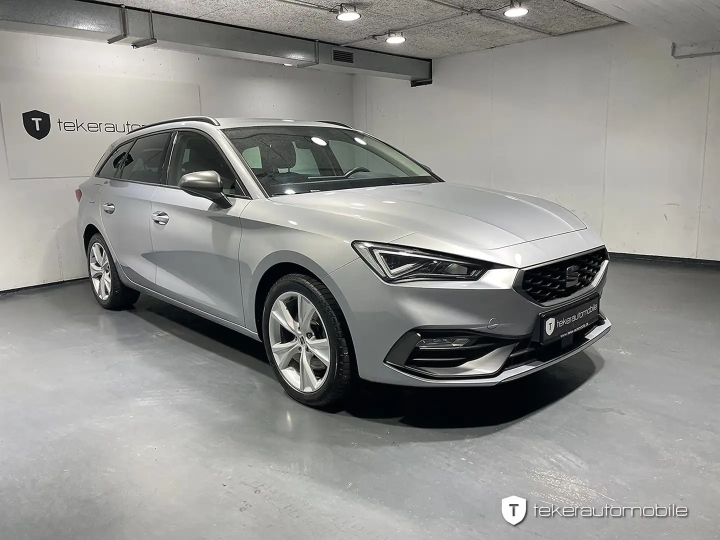 SEAT Leon Sportstourer FR e-Hybrid Silber - 1
