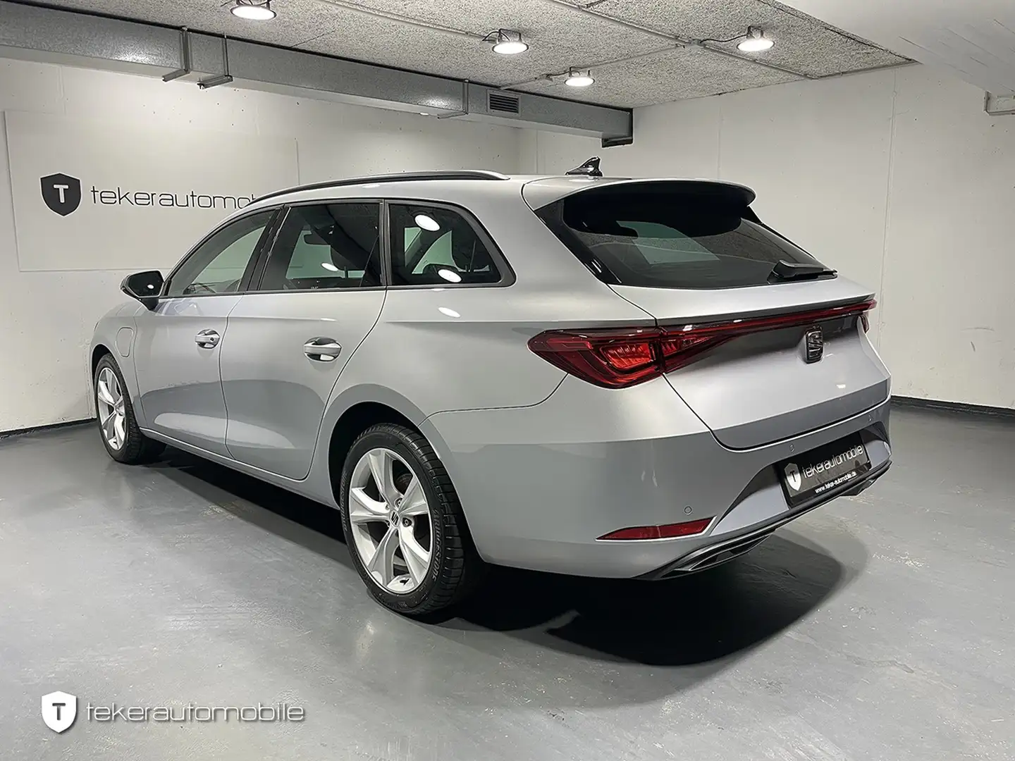 SEAT Leon Sportstourer FR e-Hybrid Silber - 2