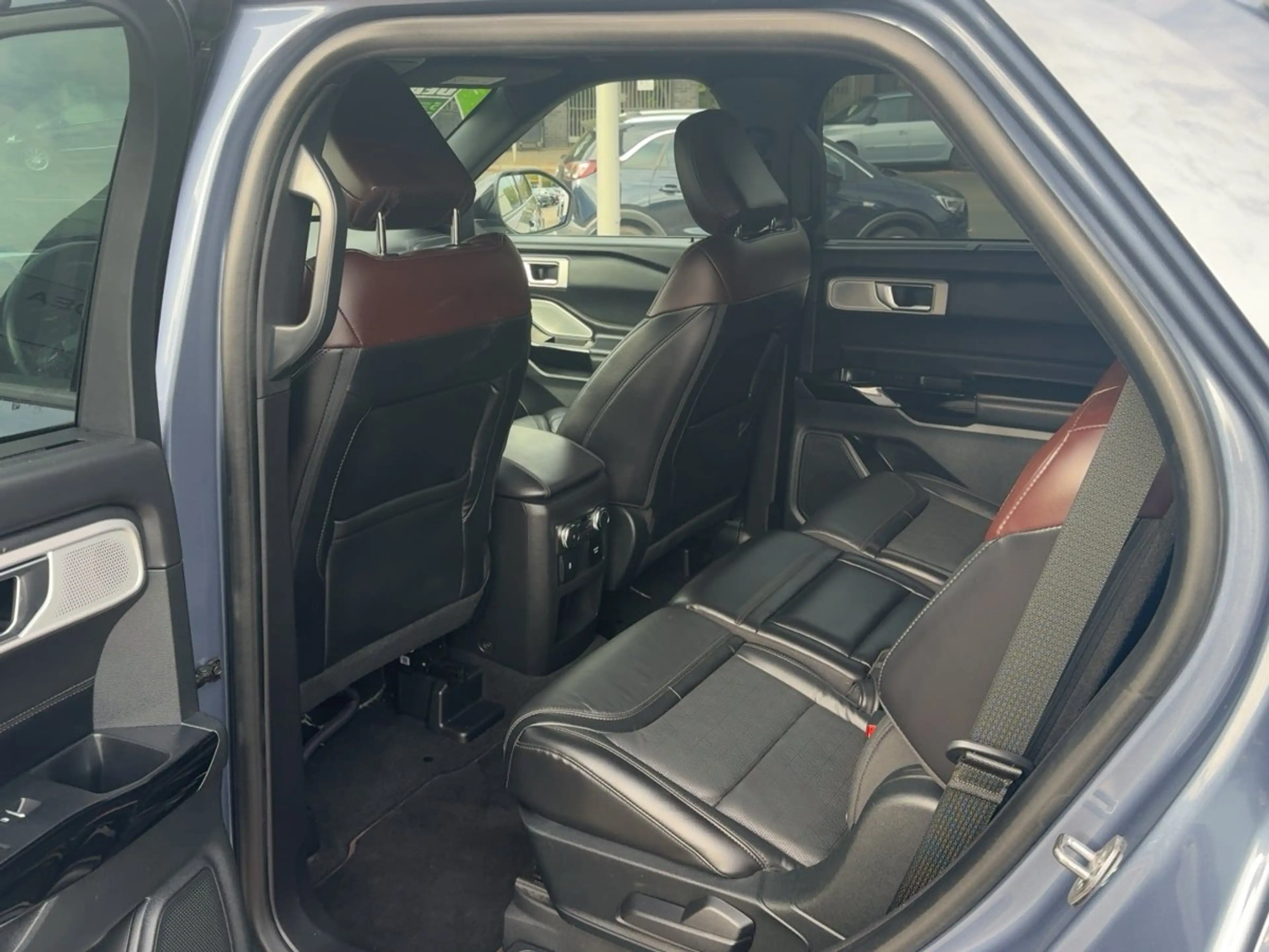 Ford Explorer 4x4 PHEV Platinum | 7Sitzer | Sitzklima — photo 10