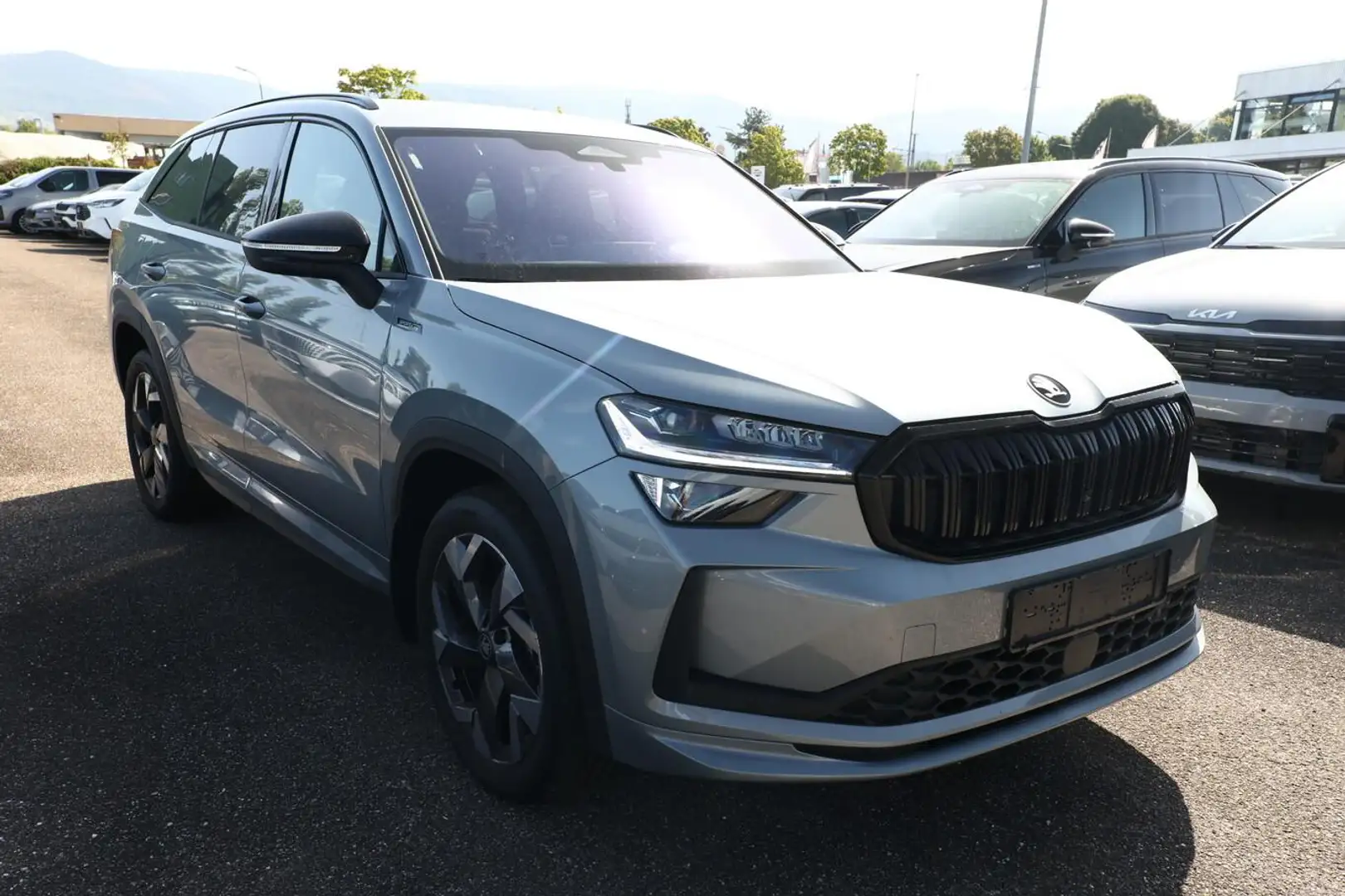 Skoda Kodiaq Sportline 4x4 Sportl AHK Matrix Nav Kessy ACC S... Silber - 2