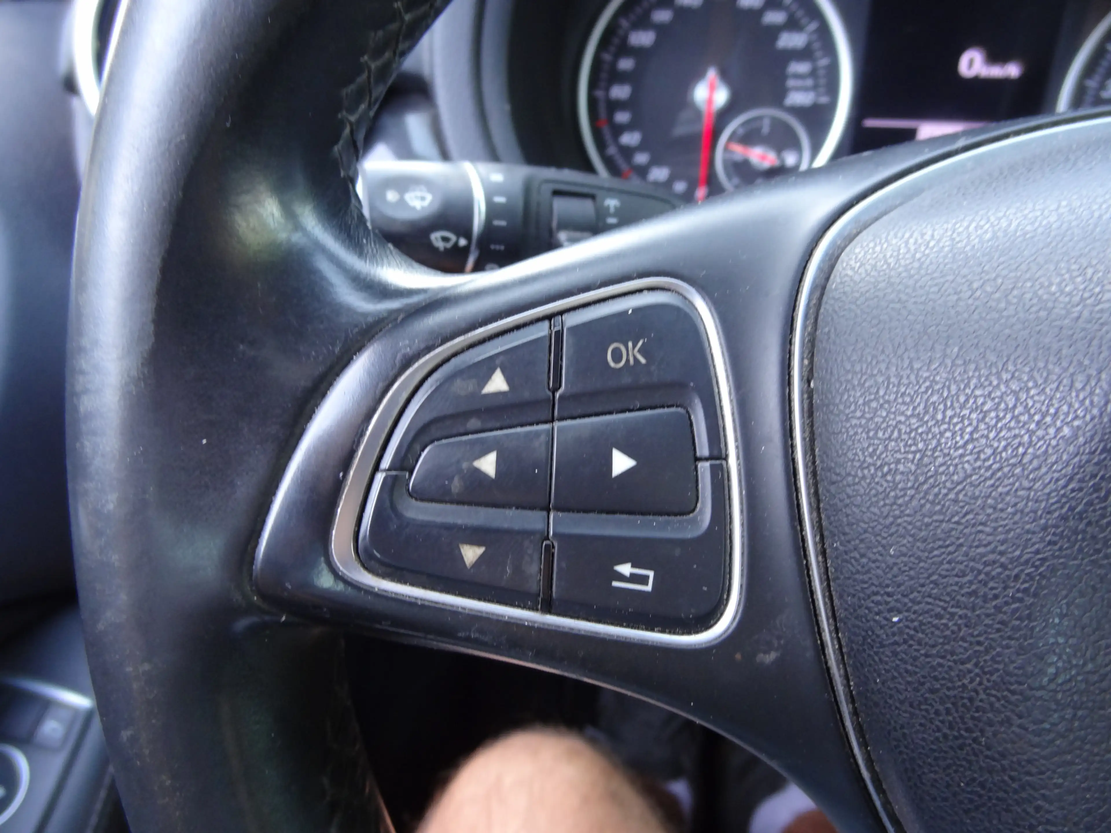 Mercedes-Benz B 180 Ambition — photo 12