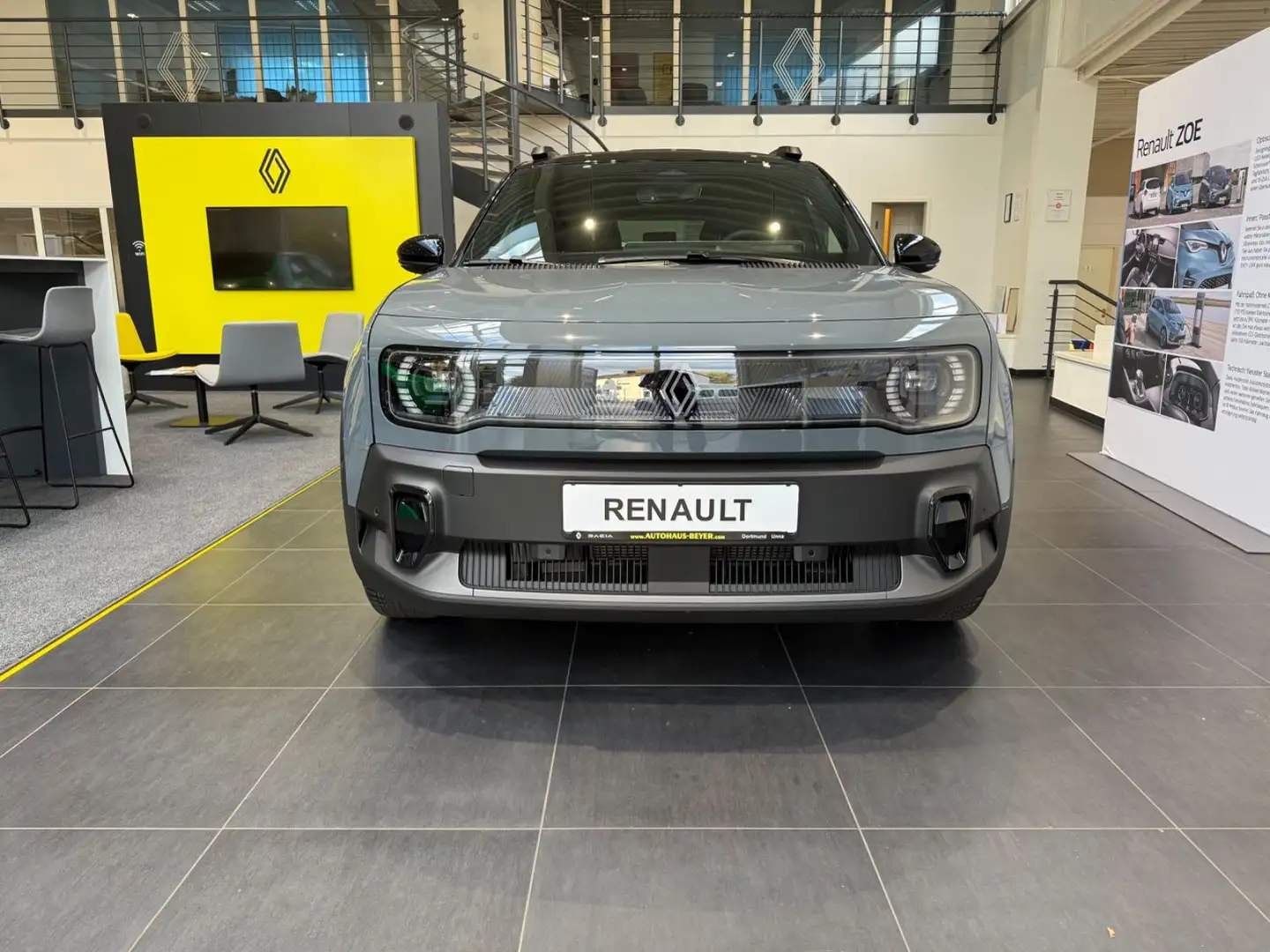 Renault R 4 E-Tech Iconic 150 Comfort Range Grau - 2