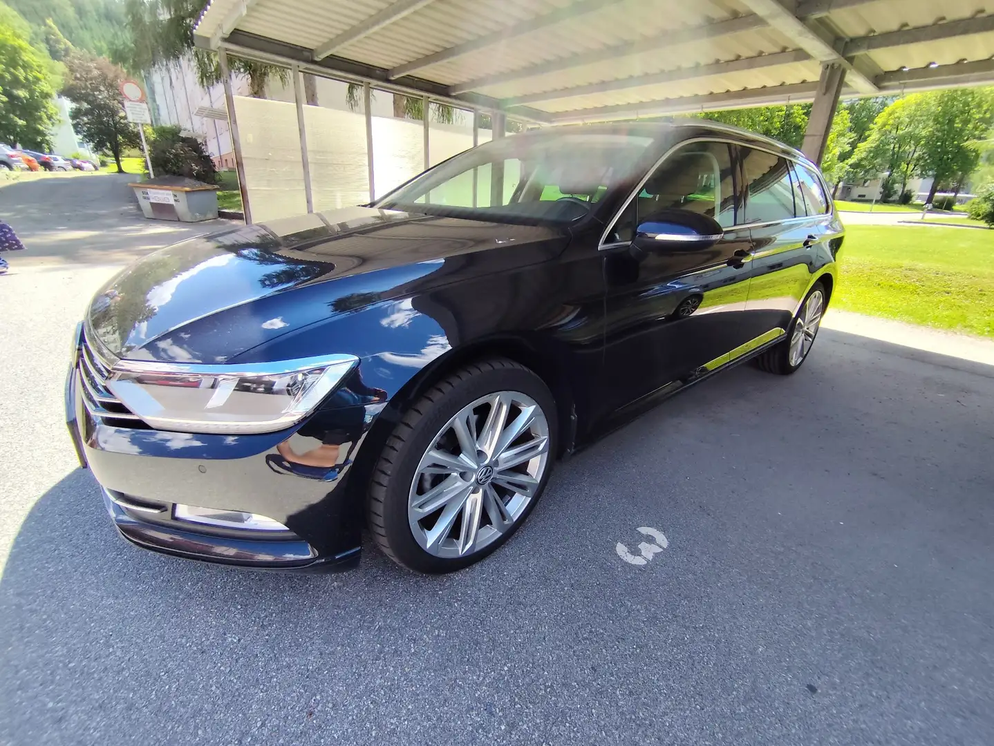 Volkswagen Passat Variant 2.0 TDI SCR DSG Comfortline Schwarz - 2