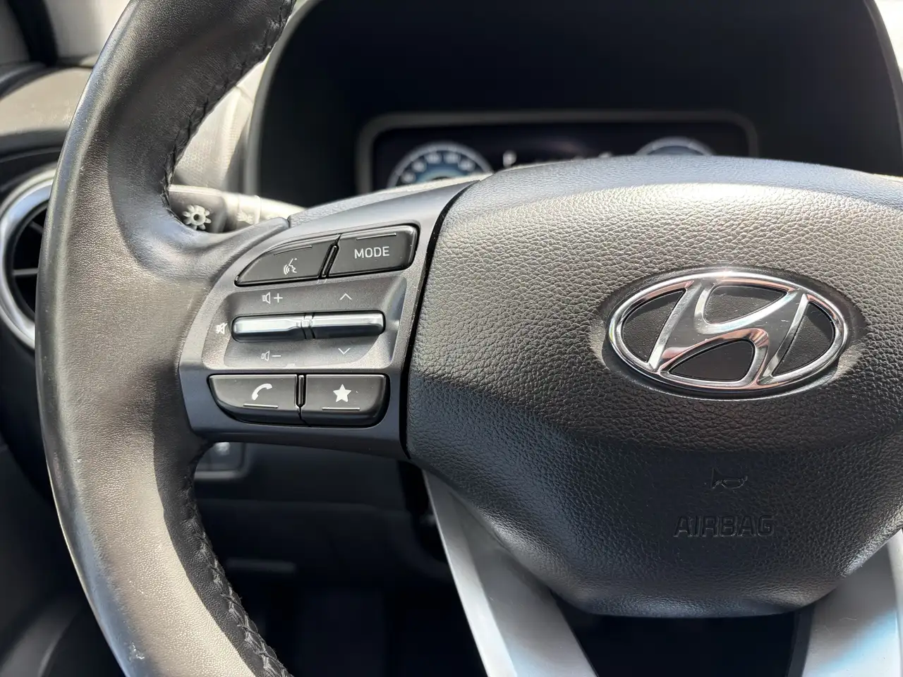 Hyundai KONA снимка Hyundai KONA